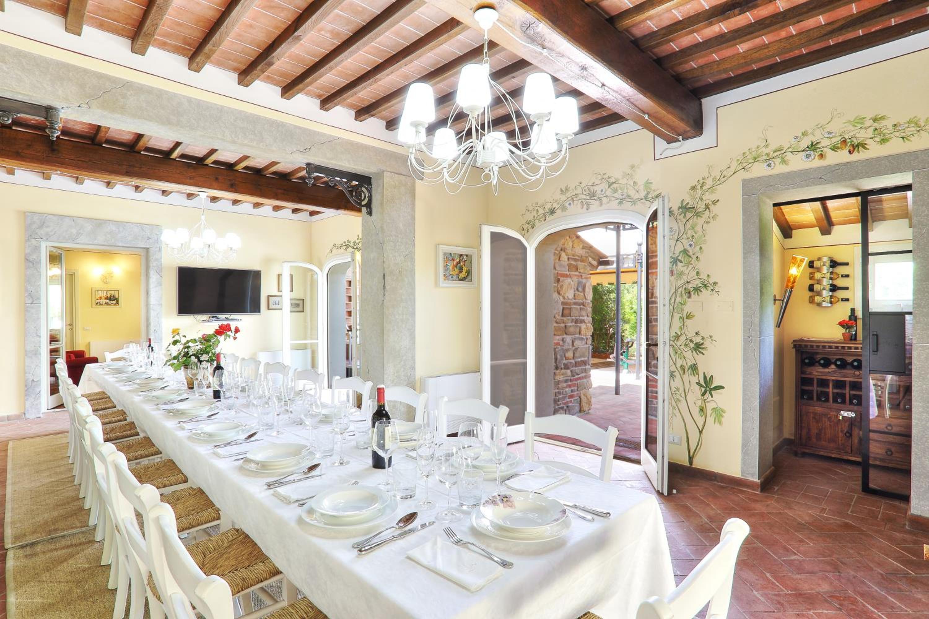 Luxury Villa in Tuscany with Pool near Pisa and Florence - Ten Bedrooms 20 pl