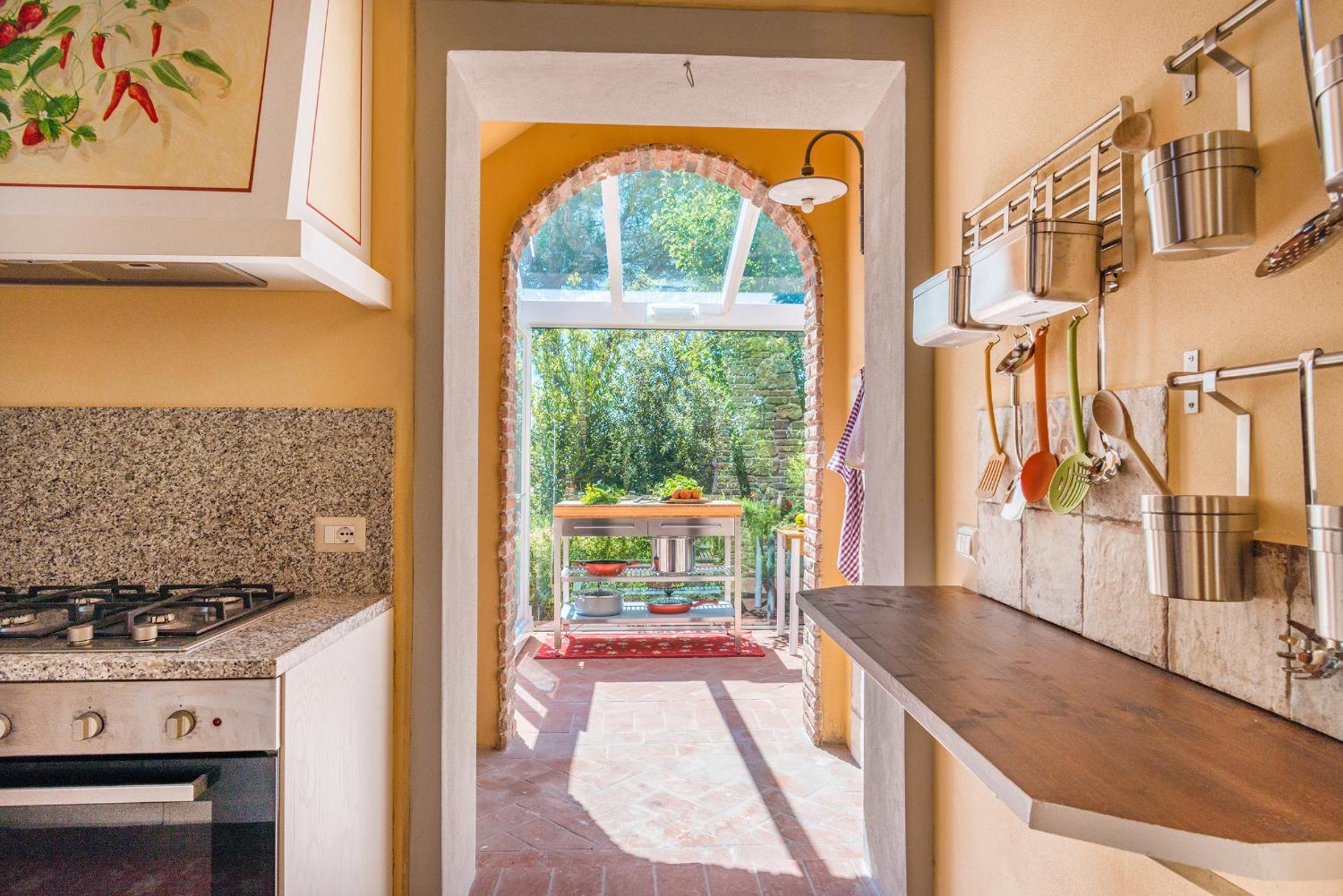 Luxury Villa in Tuscany with Pool near Pisa and Florence - Ten Bedrooms 20 pl