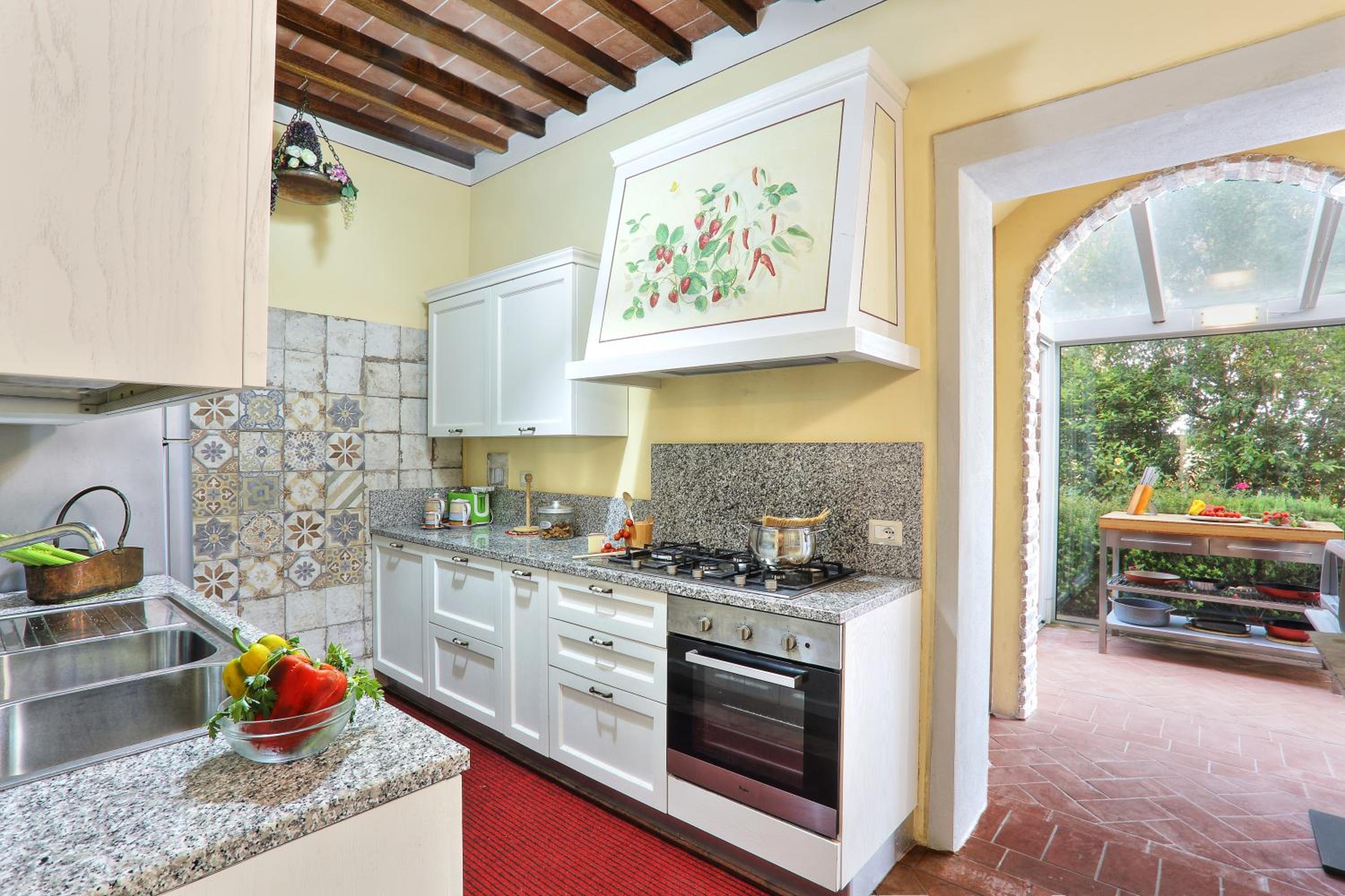 Luxury Villa in Tuscany with Pool near Pisa and Florence - Ten Bedrooms 20 pl