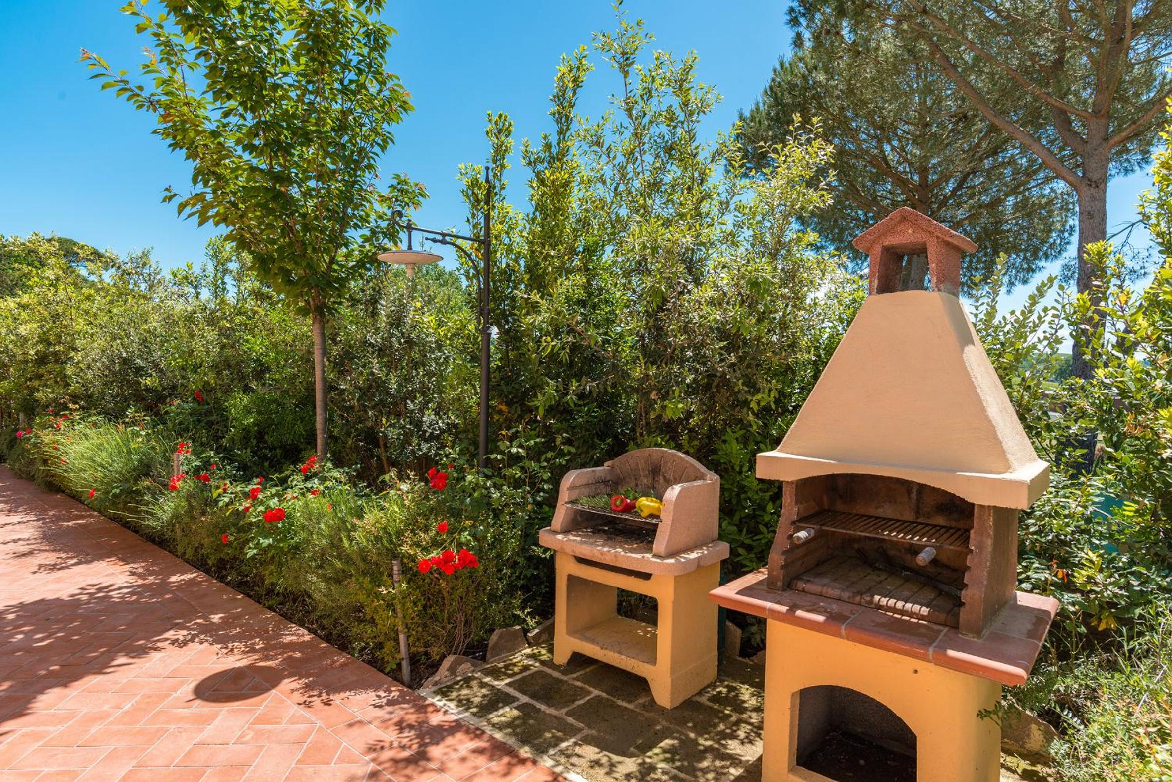 Luxury Villa in Tuscany with Pool near Pisa and Florence - Ten Bedrooms 20 pl