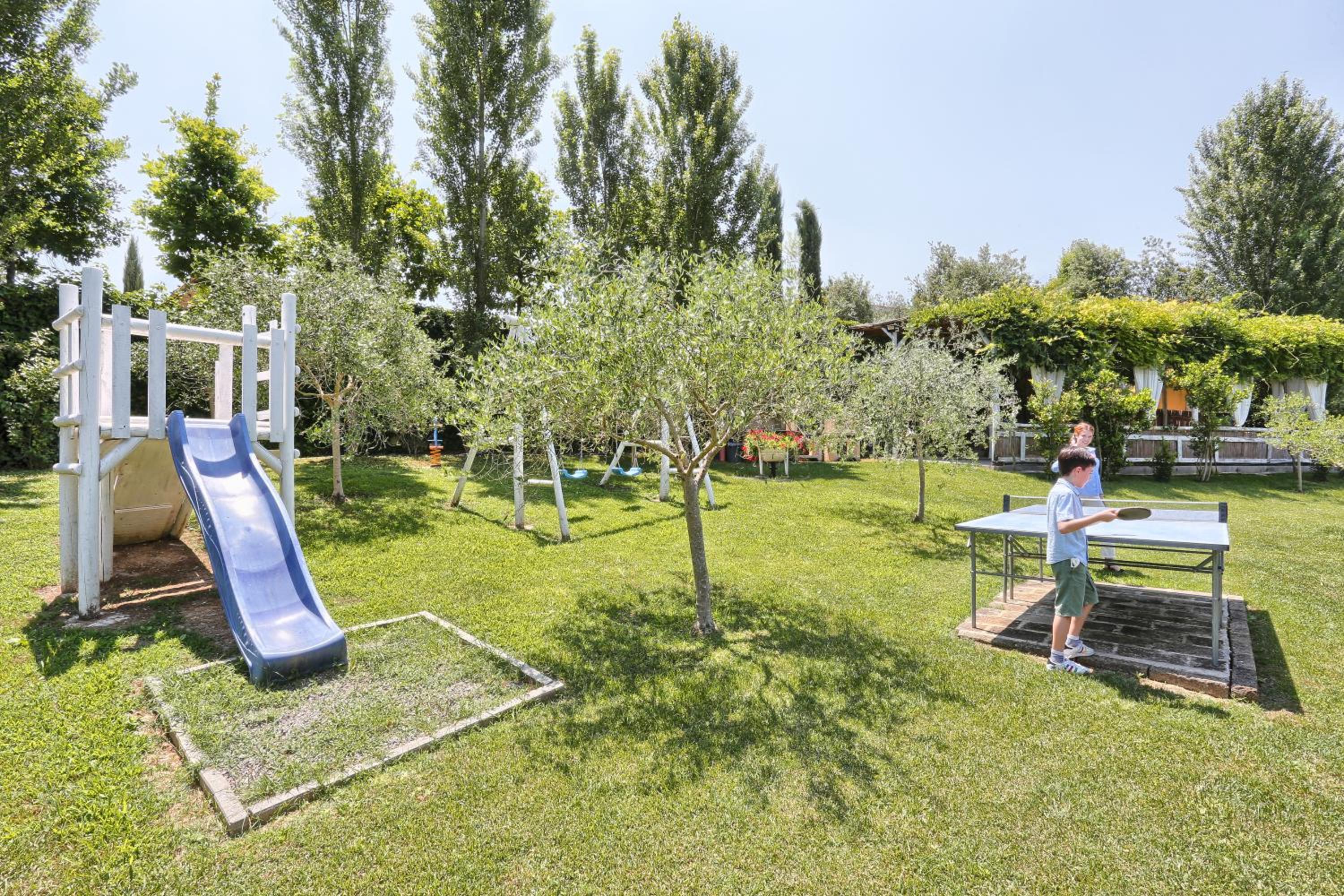 Luxury Villa in Tuscany with Pool near Pisa and Florence - Ten Bedrooms 20 pl