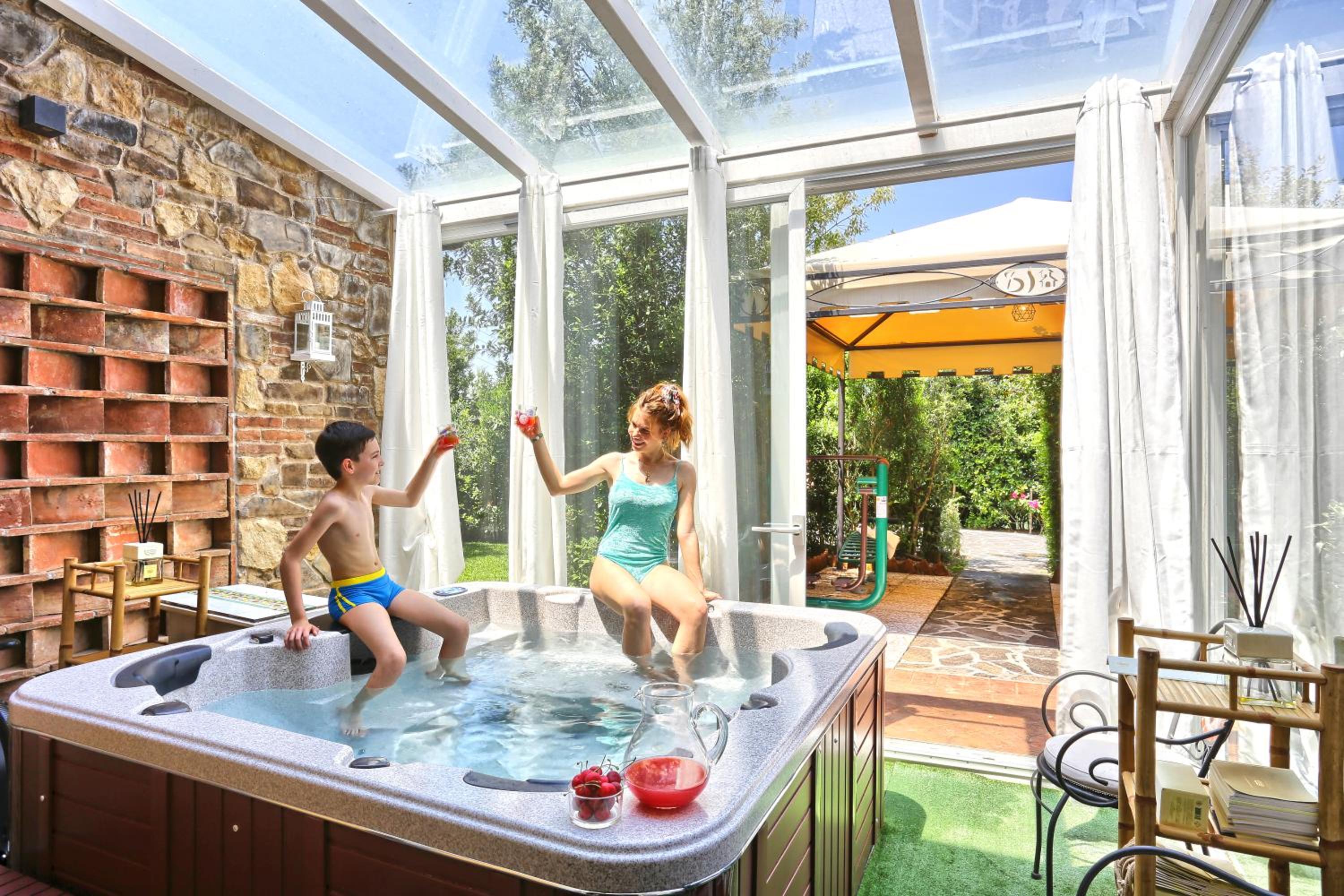 Luxury Villa in Tuscany with Pool near Pisa and Florence - Ten Bedrooms 20 pl