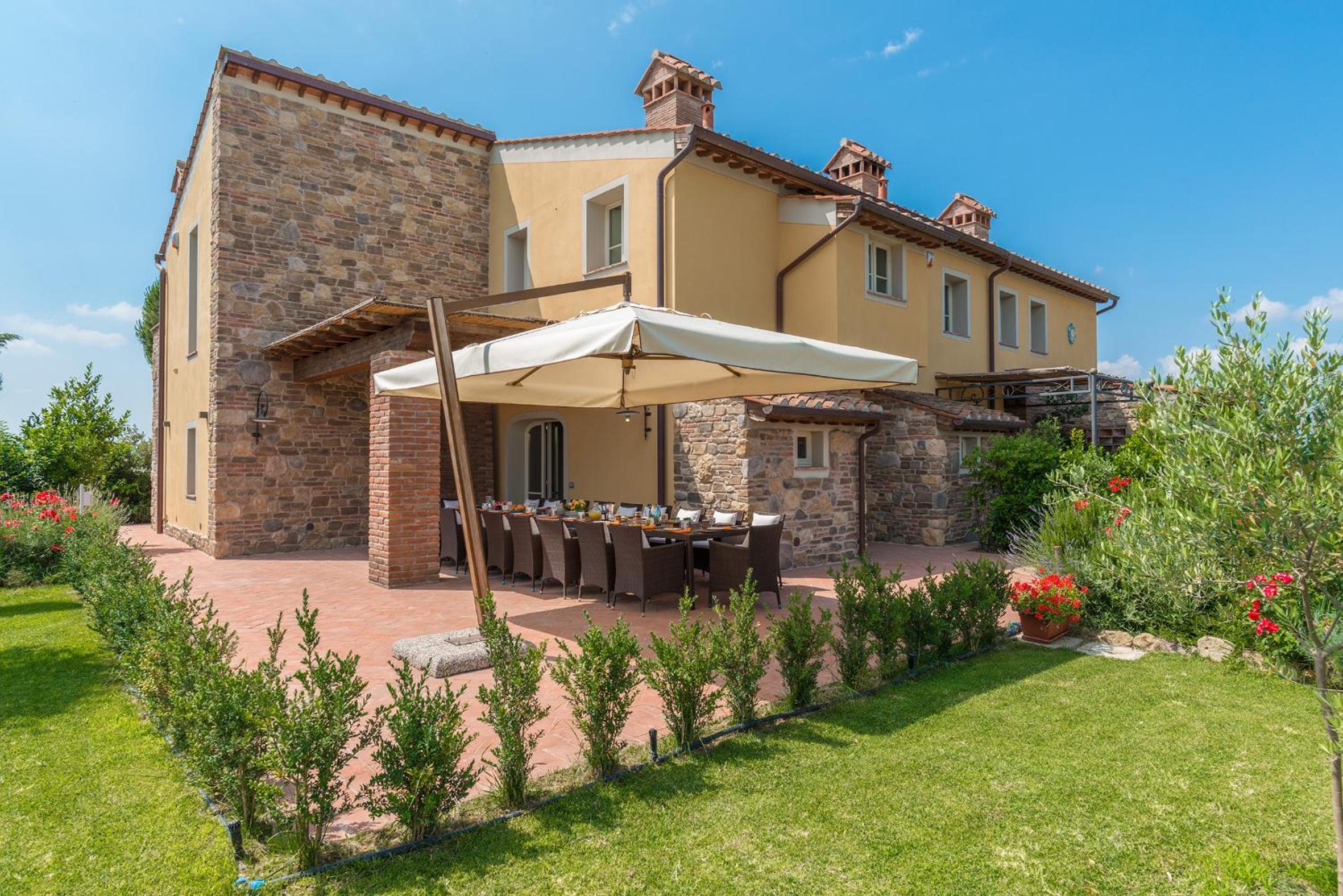 Luxury Villa in Tuscany with Pool near Pisa and Florence - Ten Bedrooms 20 pl