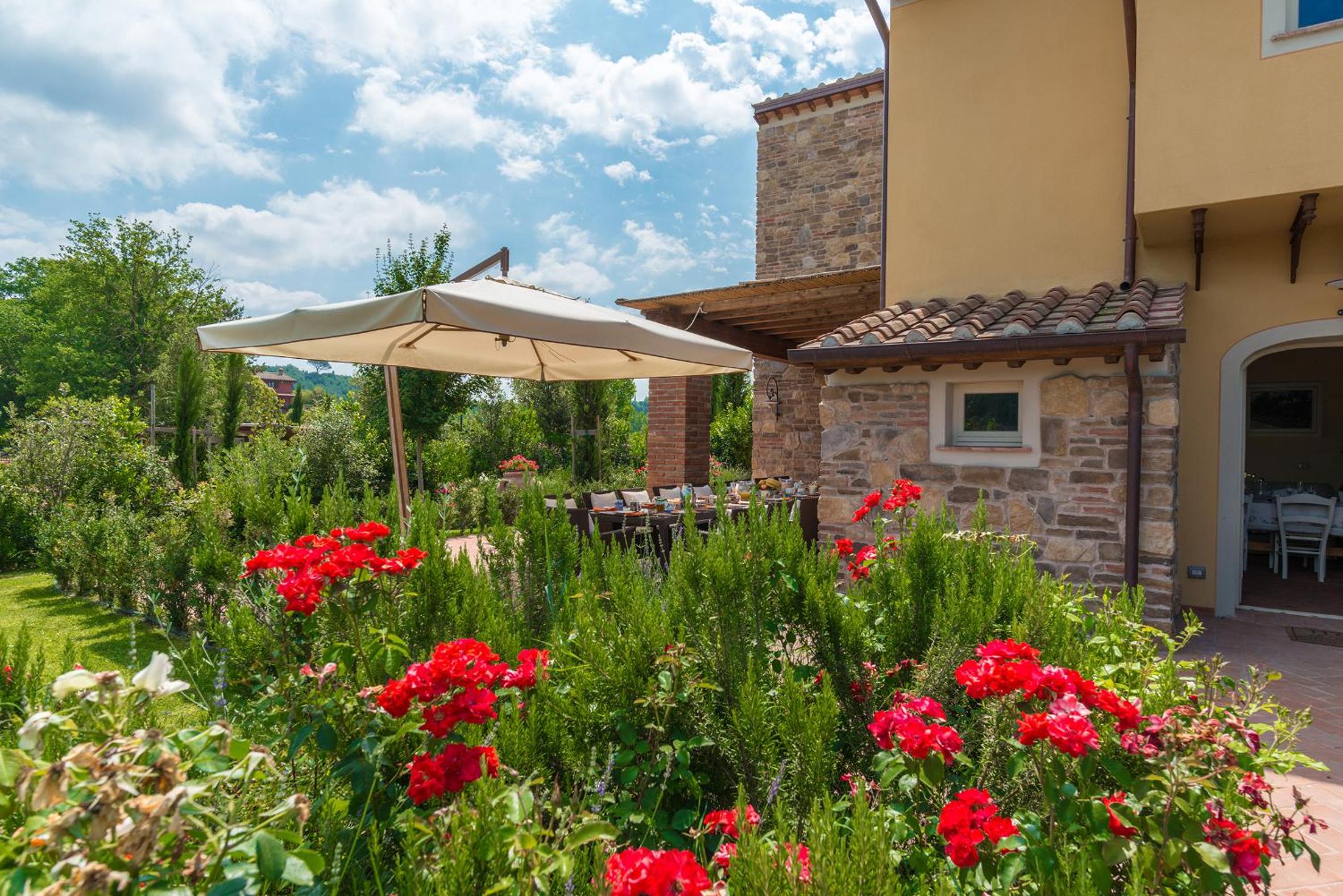 Luxury Villa in Tuscany with Pool near Pisa and Florence - Ten Bedrooms 20 pl