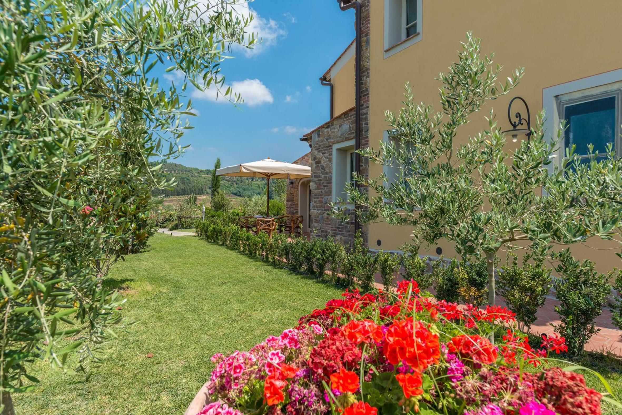 Luxury Villa in Tuscany with Pool near Pisa and Florence - Ten Bedrooms 20 pl
