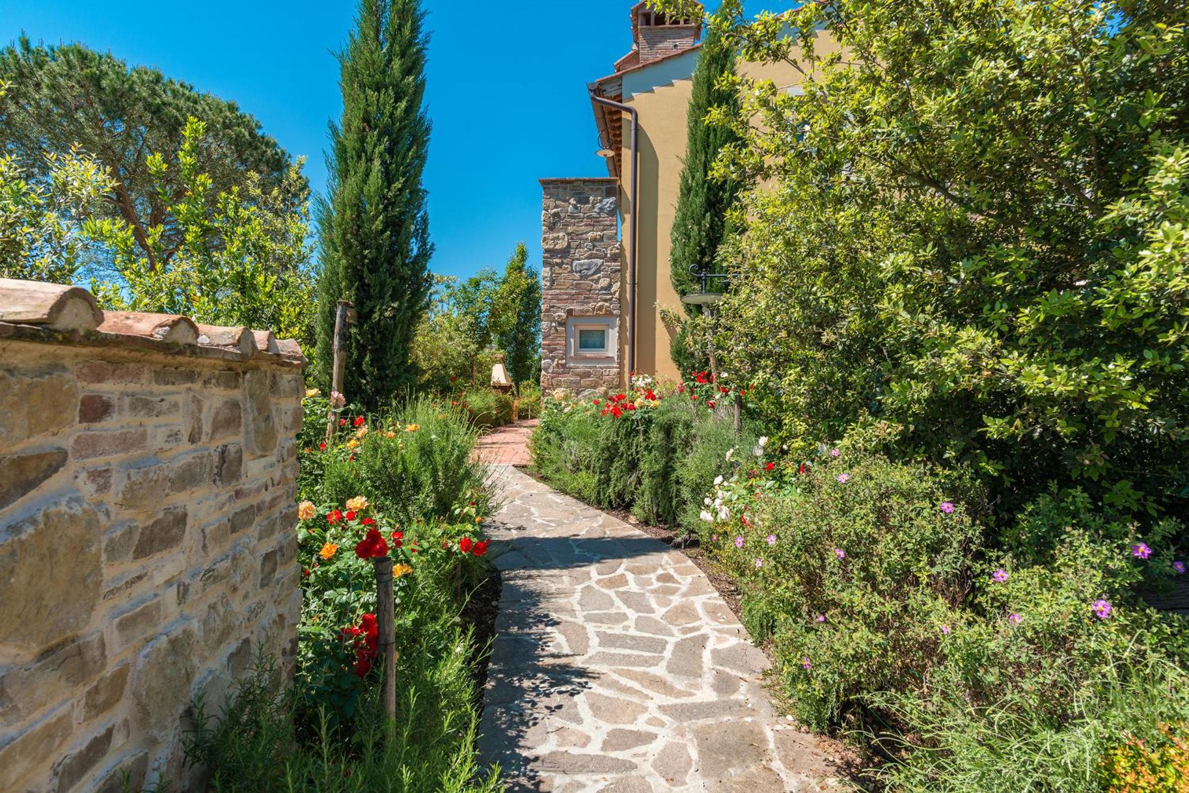 Luxury Villa in Tuscany with Pool near Pisa and Florence - Ten Bedrooms 20 pl