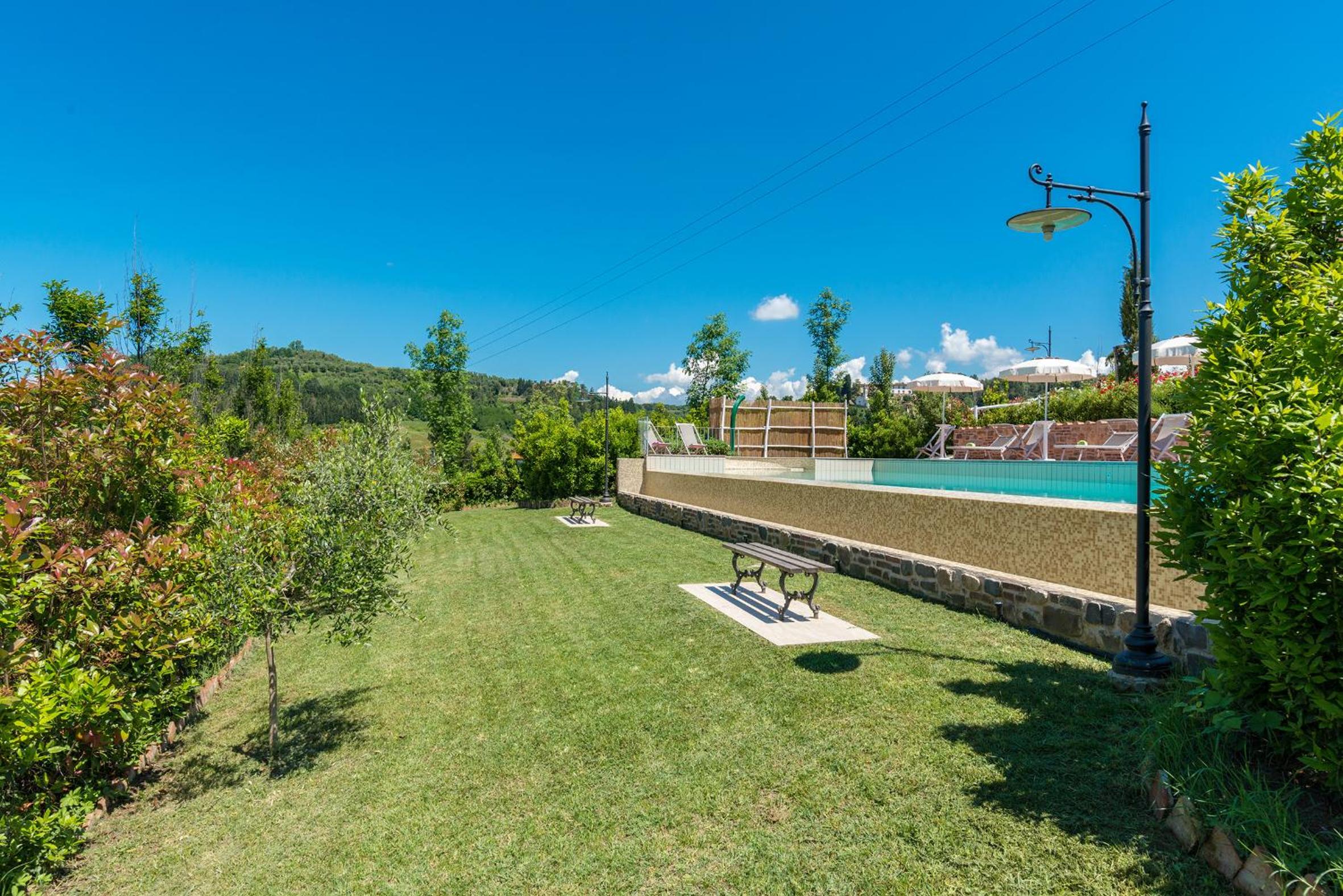 Luxury Villa in Tuscany with Pool near Pisa and Florence - Ten Bedrooms 20 pl