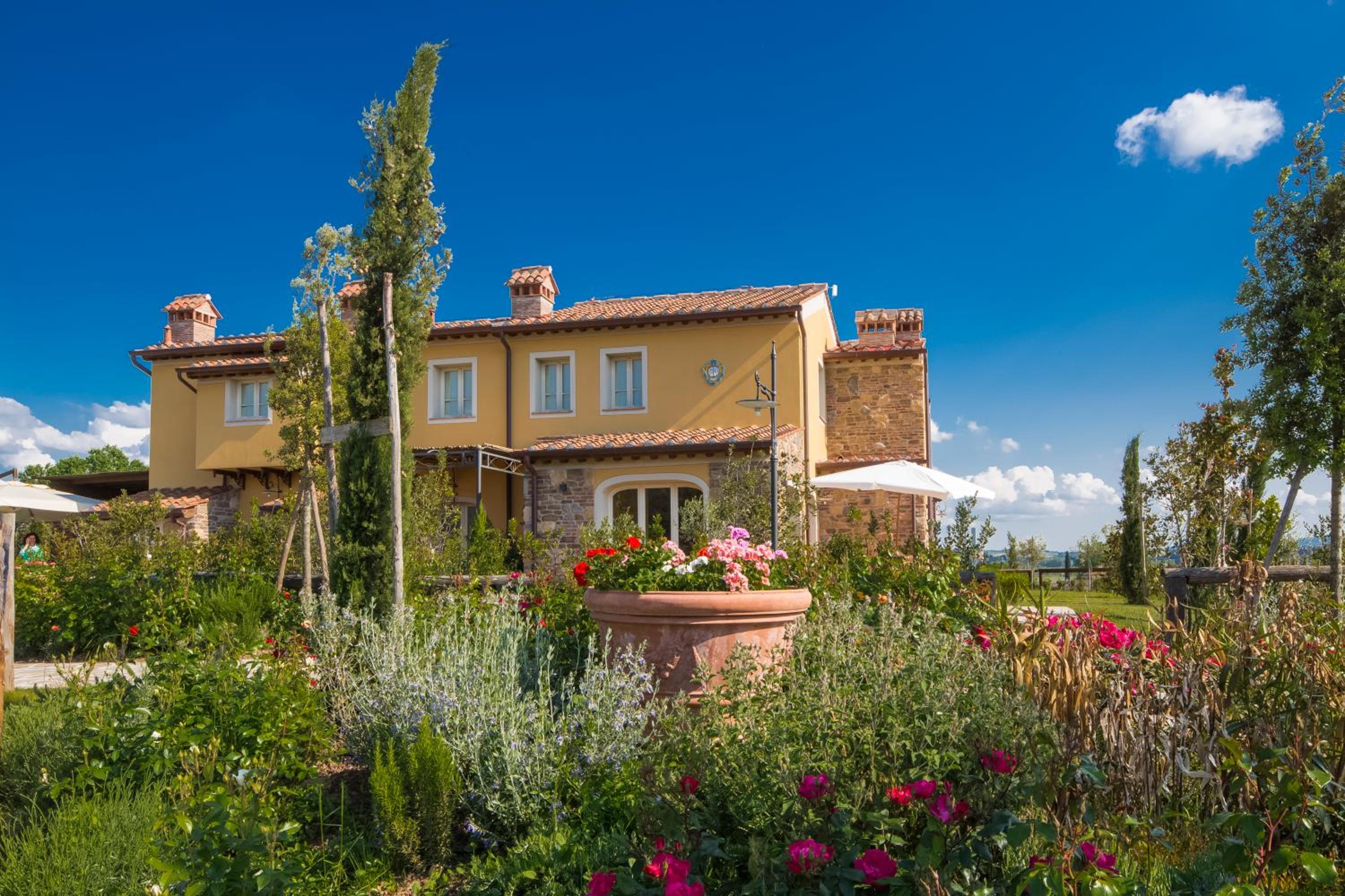 Luxury Villa in Tuscany with Pool near Pisa and Florence - Ten Bedrooms 20 pl
