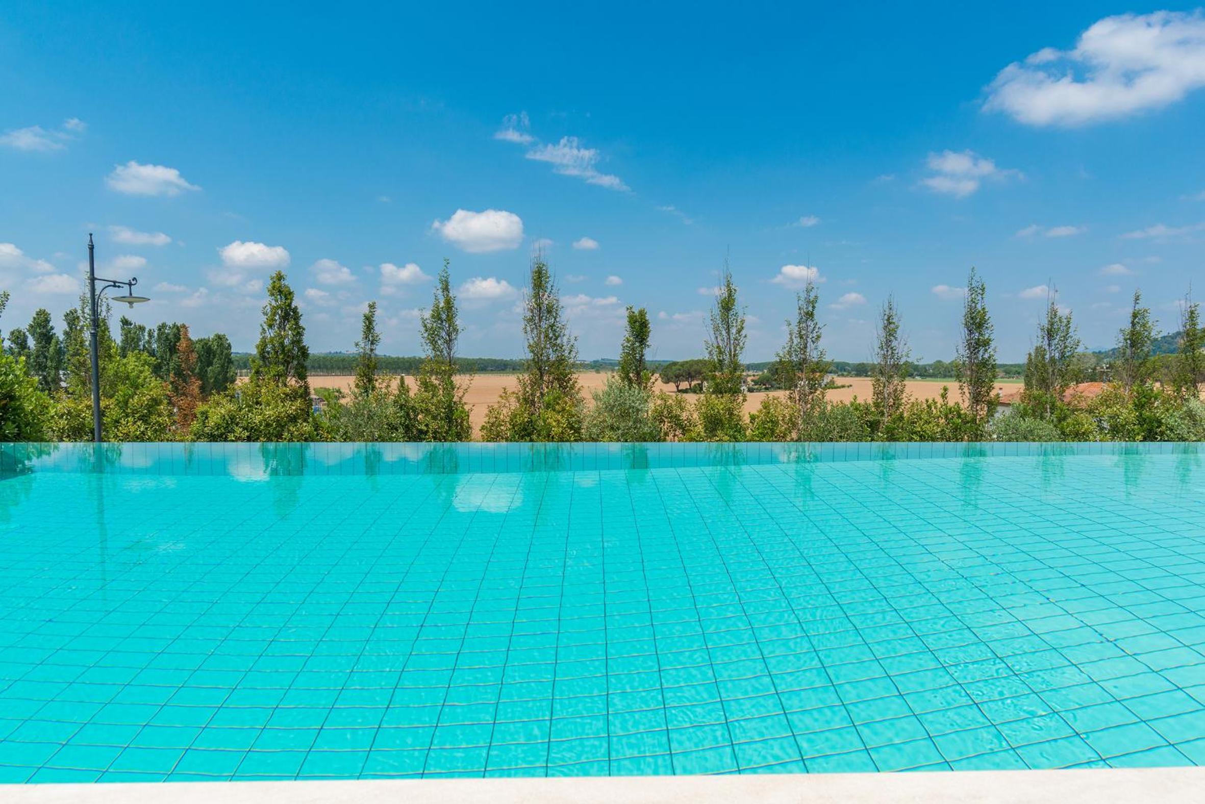 Luxury Villa in Tuscany with Pool near Pisa and Florence - Ten Bedrooms 20 pl
