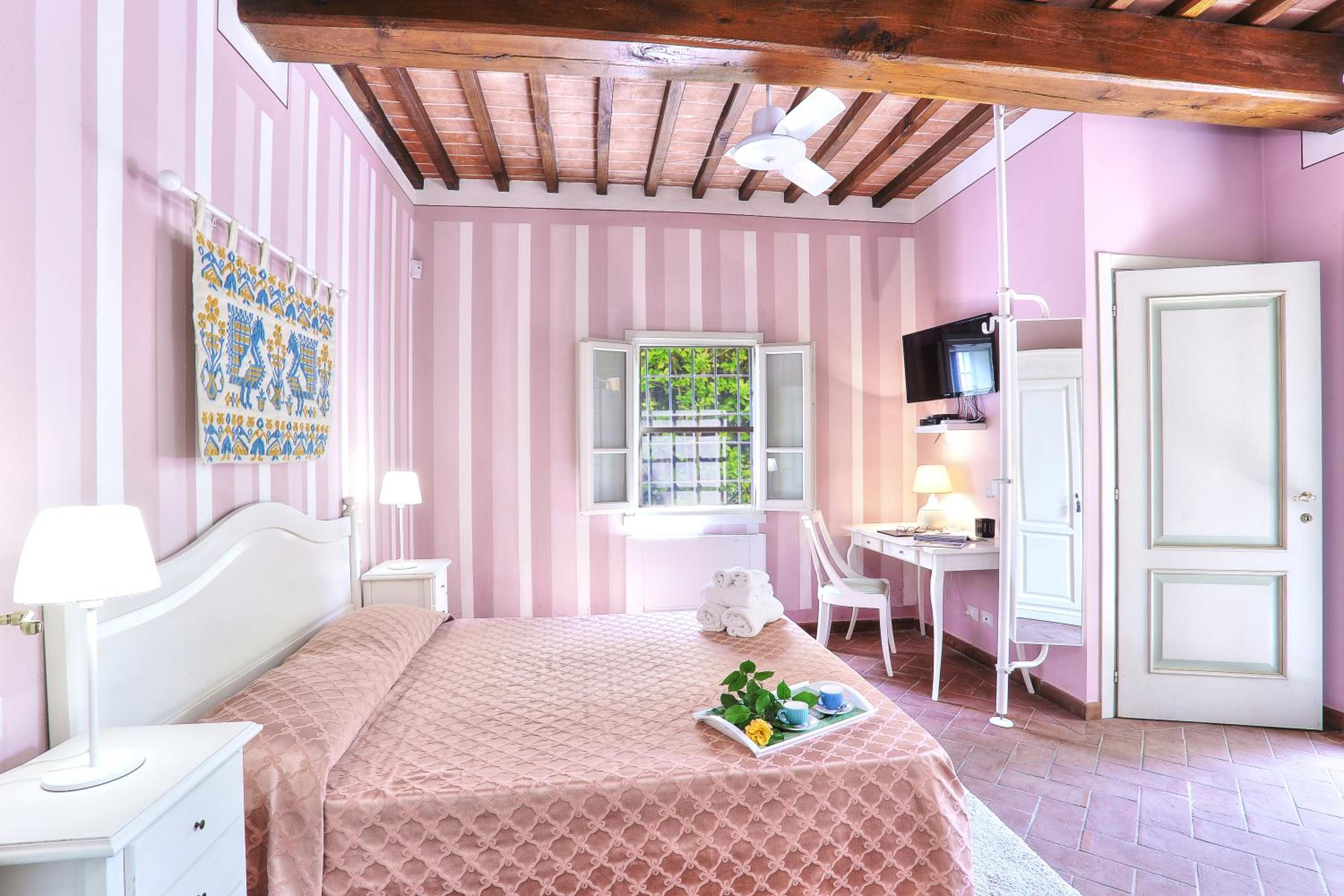 Luxury Villa in Tuscany with Pool near Pisa and Florence - Ten Bedrooms 20 pl