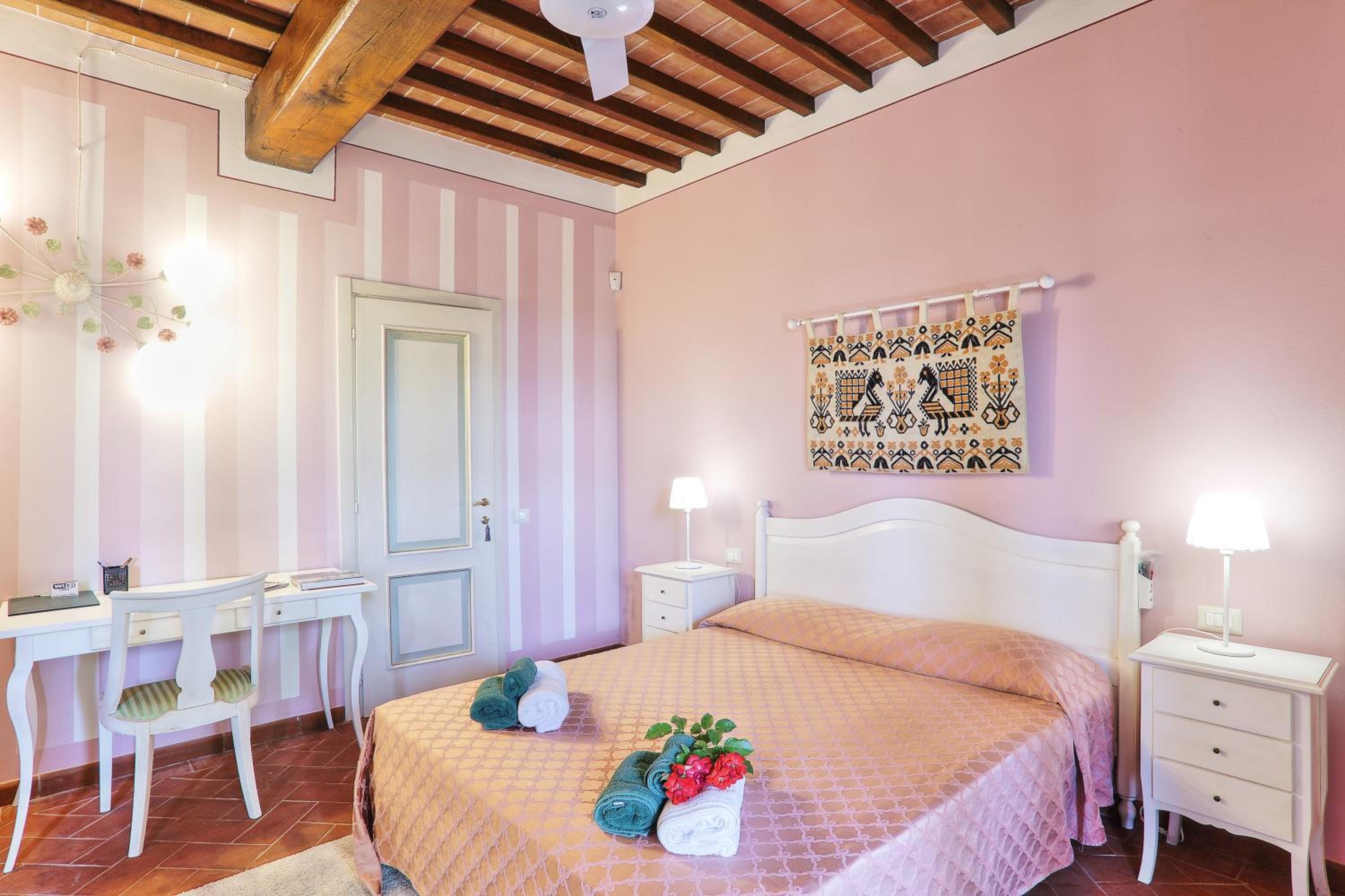 Luxury Villa in Tuscany with Pool near Pisa and Florence - Ten Bedrooms 20 pl
