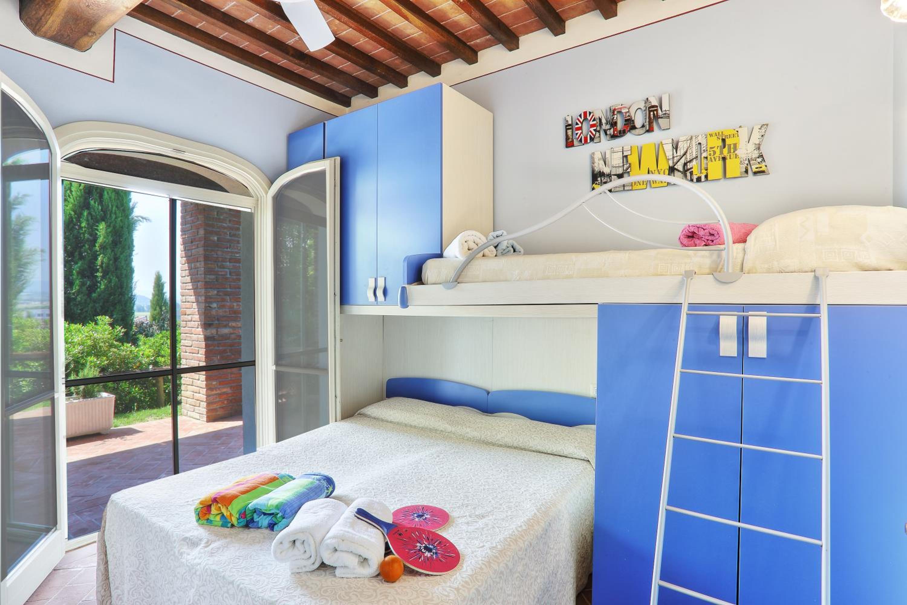 Luxury Villa in Tuscany with Pool near Pisa and Florence - Ten Bedrooms 20 pl