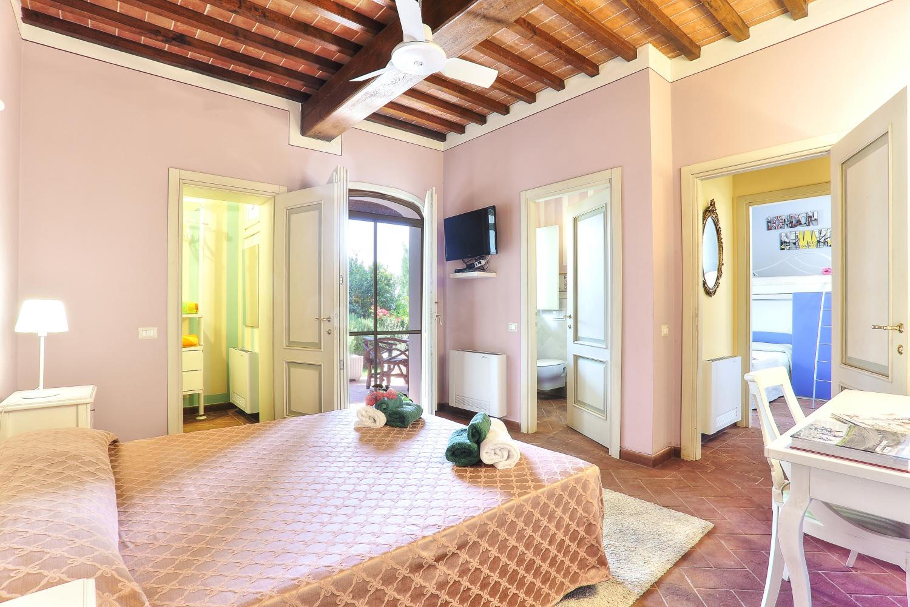 Luxury Villa in Tuscany with Pool near Pisa and Florence - Ten Bedrooms 20 pl