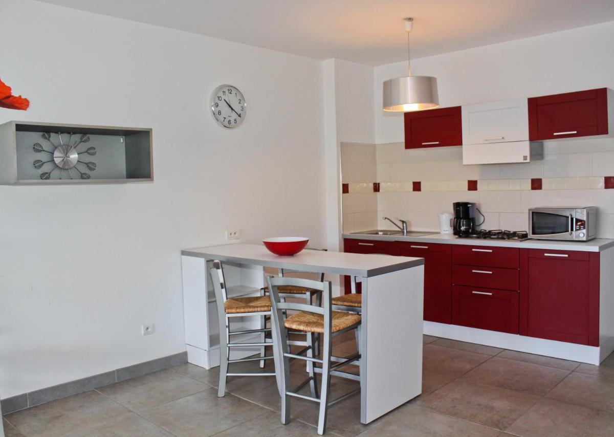 Apartment 4 people near the beach view 2