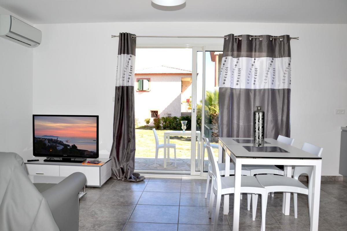 Apartment 4 people near the beach view 3