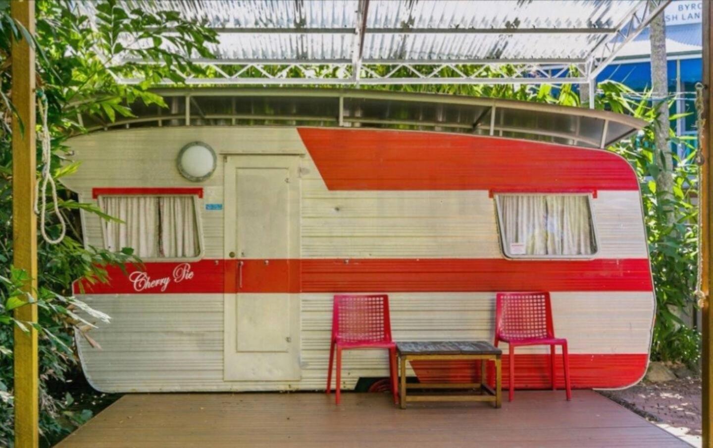 Frankies Beach House - 1 A Carlyle Lane