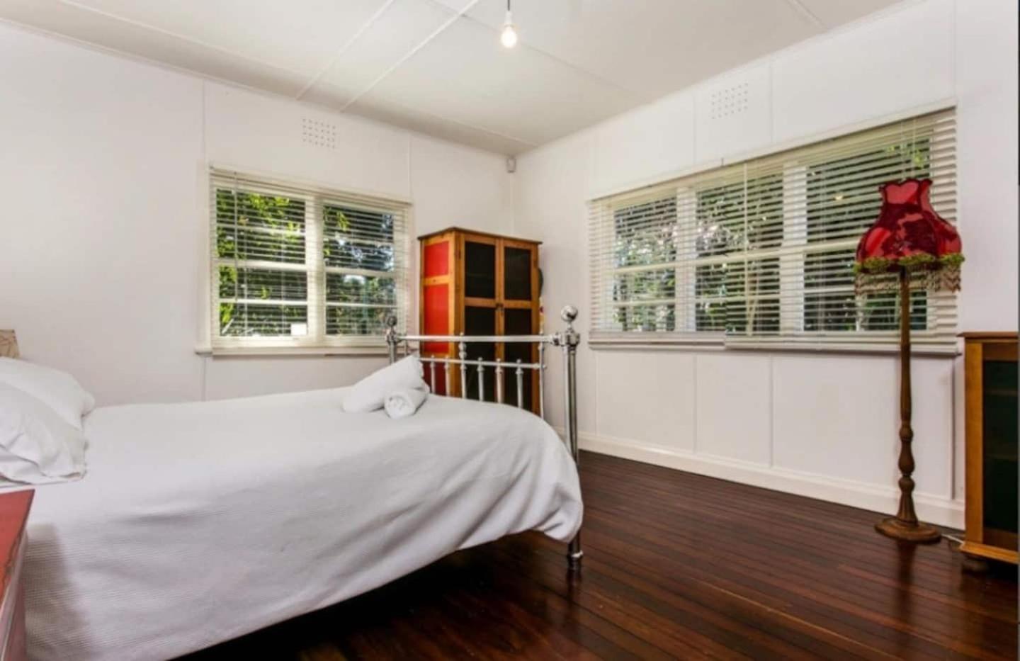 Frankies Beach House - 1 A Carlyle Lane