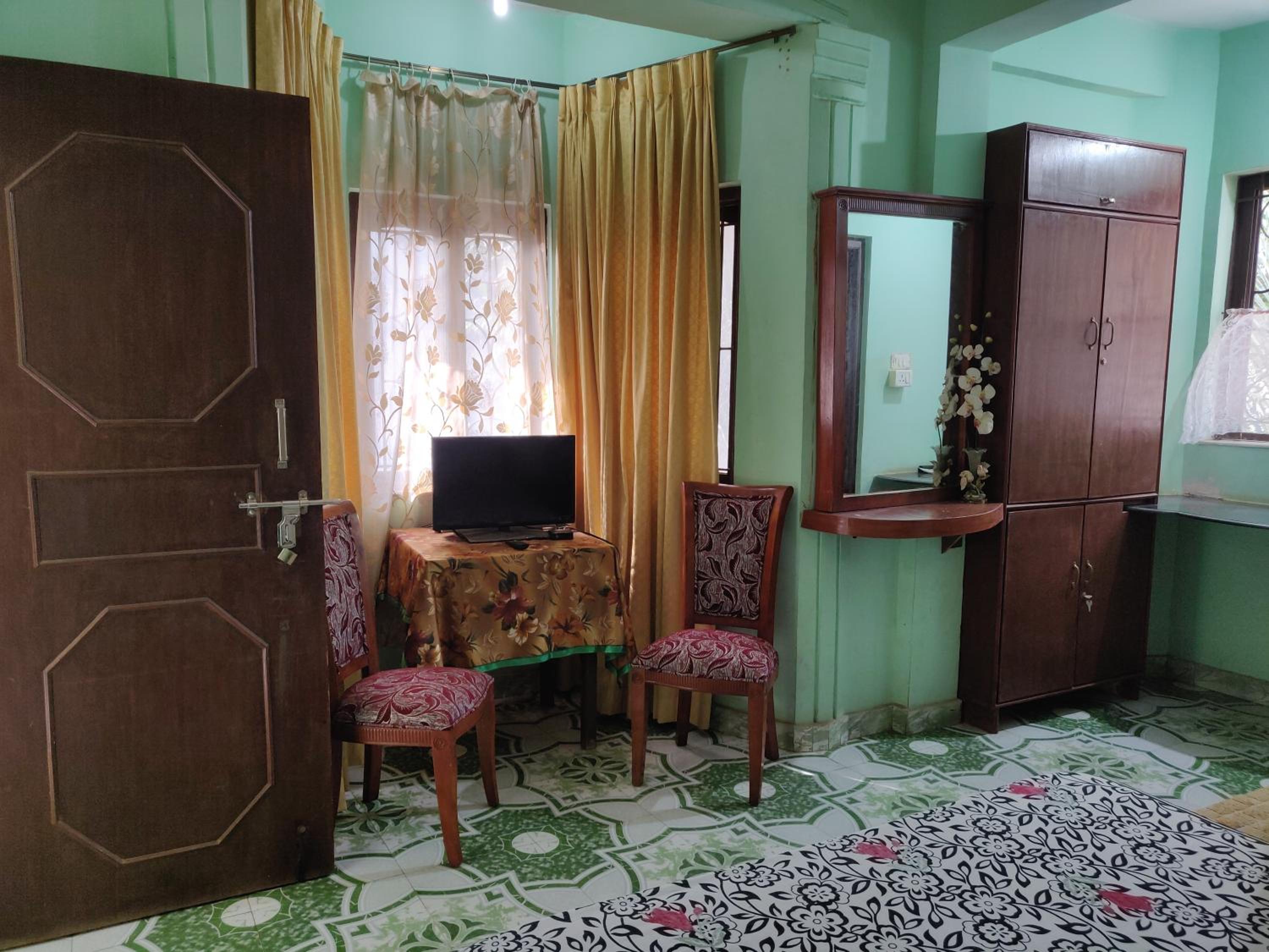LUCY DORES GUEST HOUSE