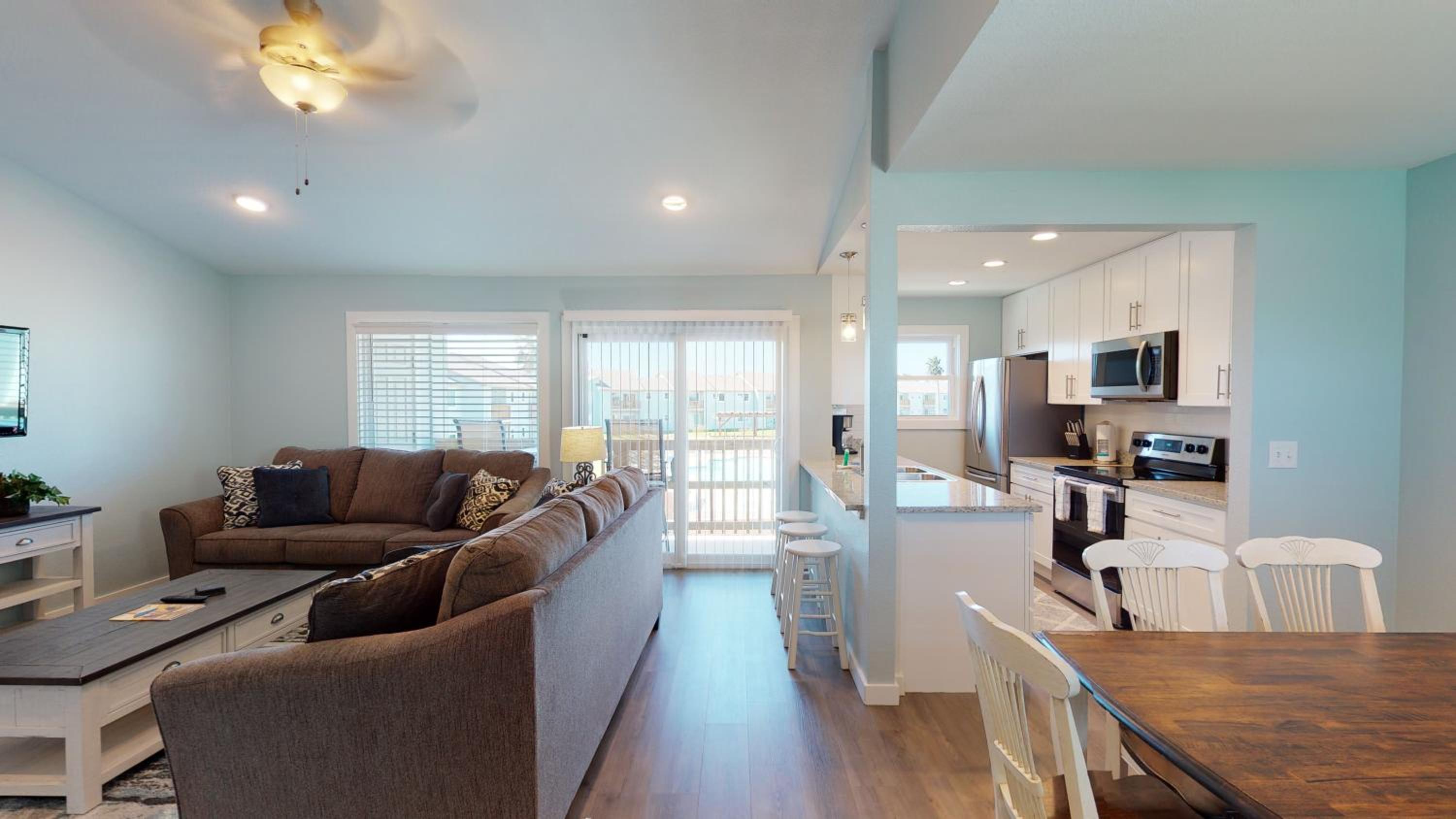 AH-H229 Newly Remodeled Second Floor Condo, Overlooking PoolHot Tub view 4