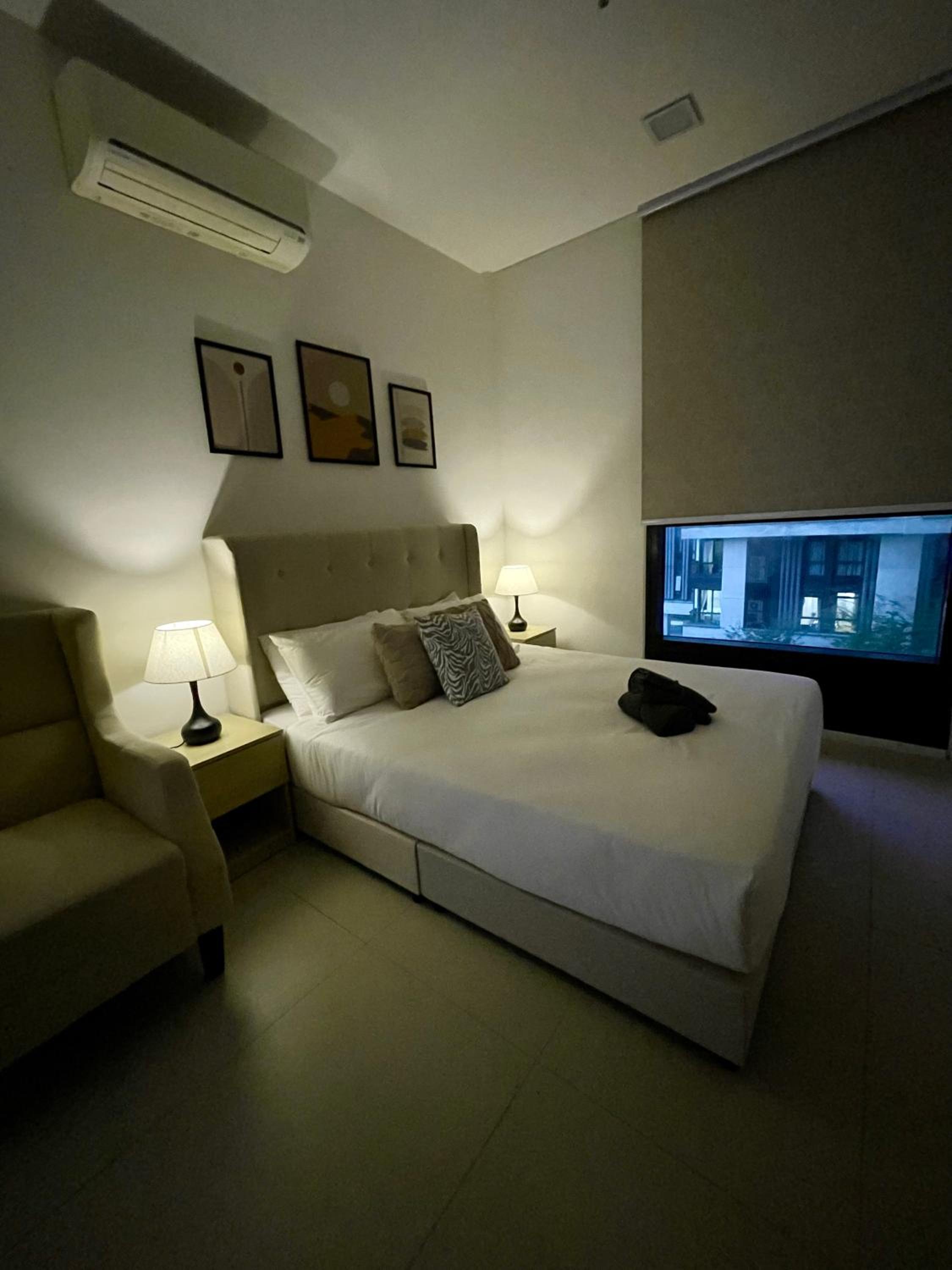 New Arcoris 6 Pax 2 BR with Pool View Mont Kiara - BOHO