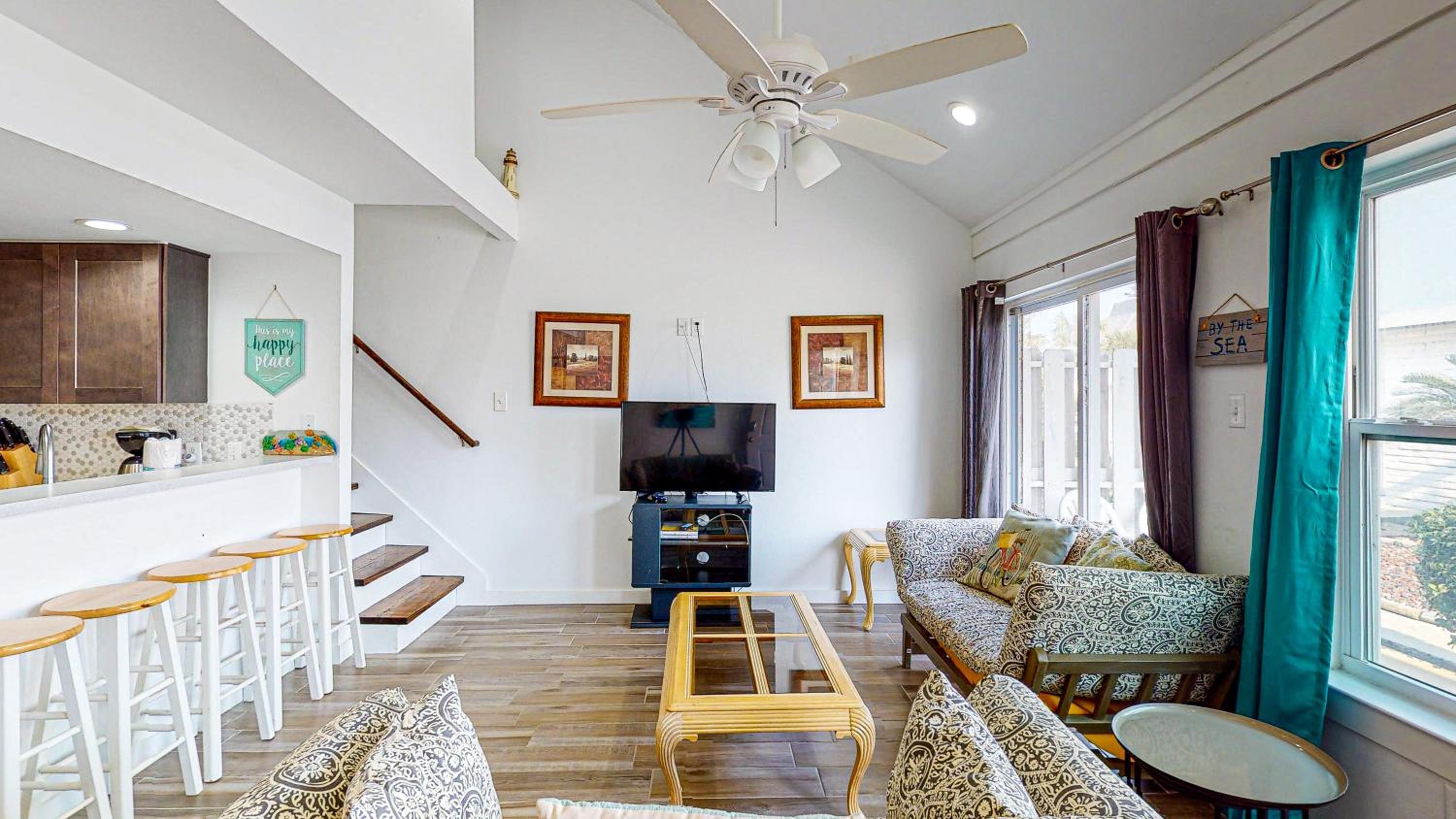 EC116 Newly Remodeled, 2 Story, Three Bedroom Condo, Shared Pool, Boardwalk view 3