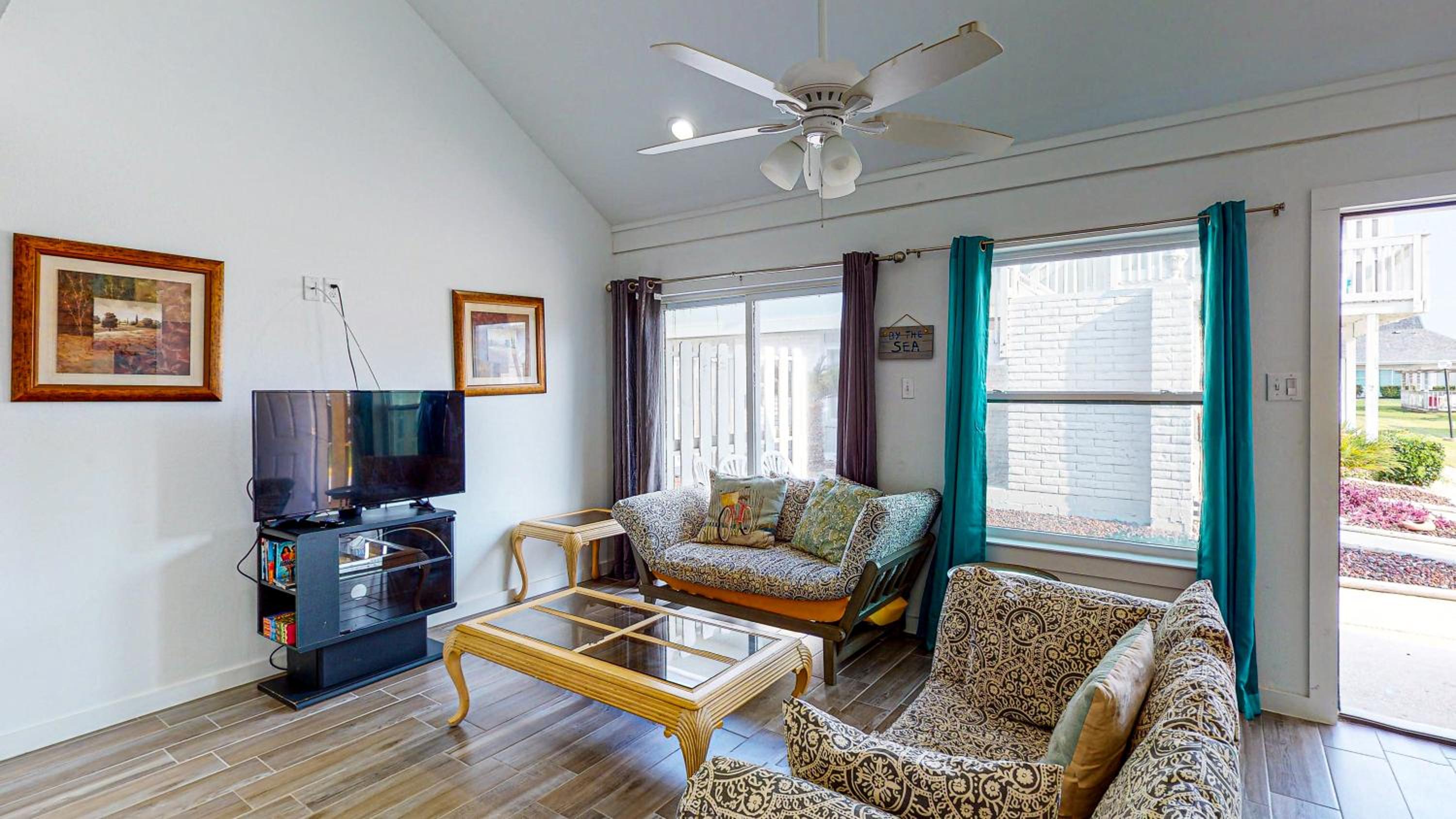 EC116 Newly Remodeled, 2 Story, Three Bedroom Condo, Shared Pool, Boardwalk view 4