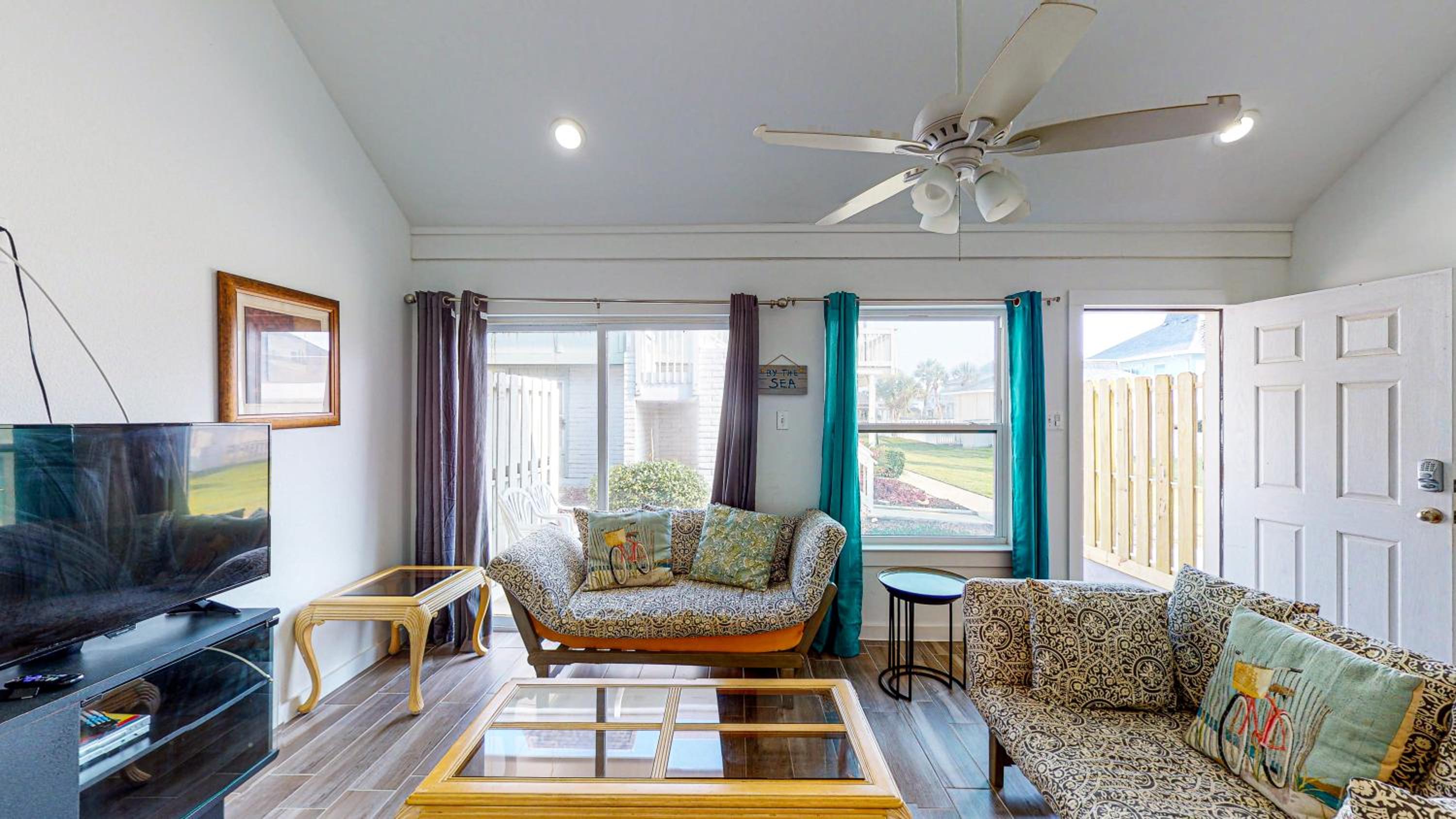 EC116 Newly Remodeled, 2 Story, Three Bedroom Condo, Shared Pool, Boardwalk view 5