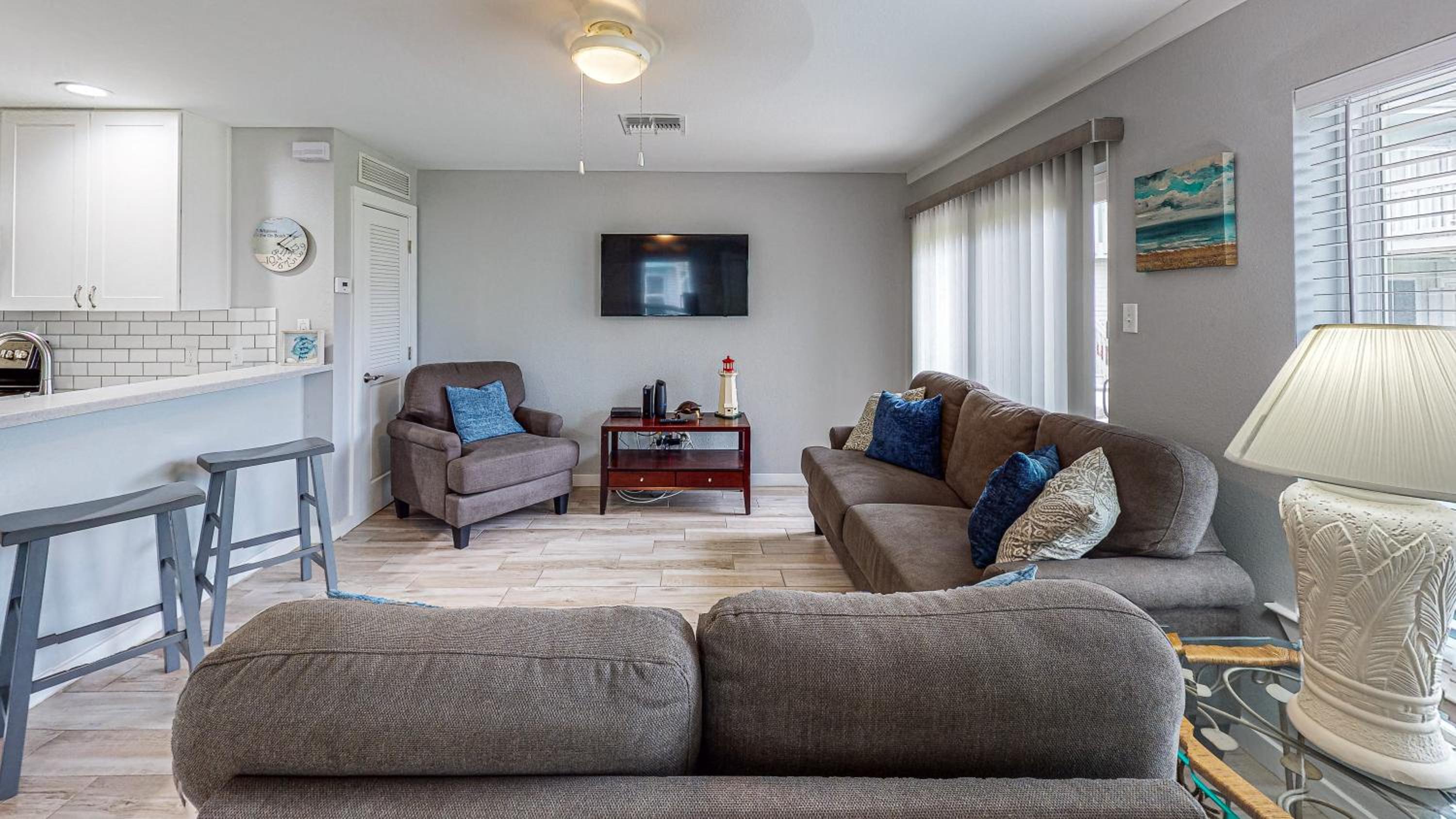EC118 Newly Remodeled, Two Bedroom, Ground Floor Condo, Shared Pool, Grills and Boardwalk view 3