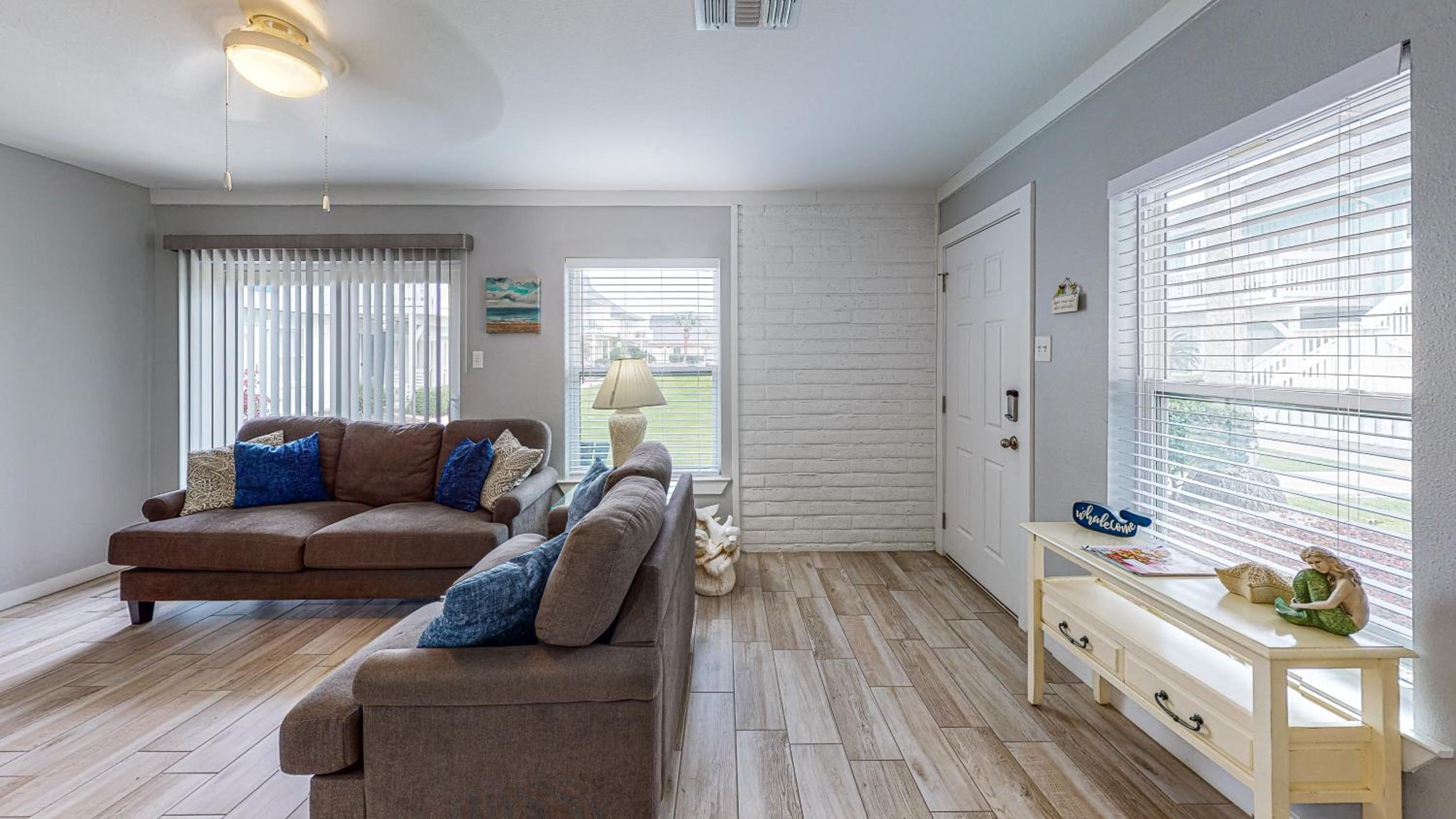 EC118 Newly Remodeled, Two Bedroom, Ground Floor Condo, Shared Pool, Grills and Boardwalk view 4
