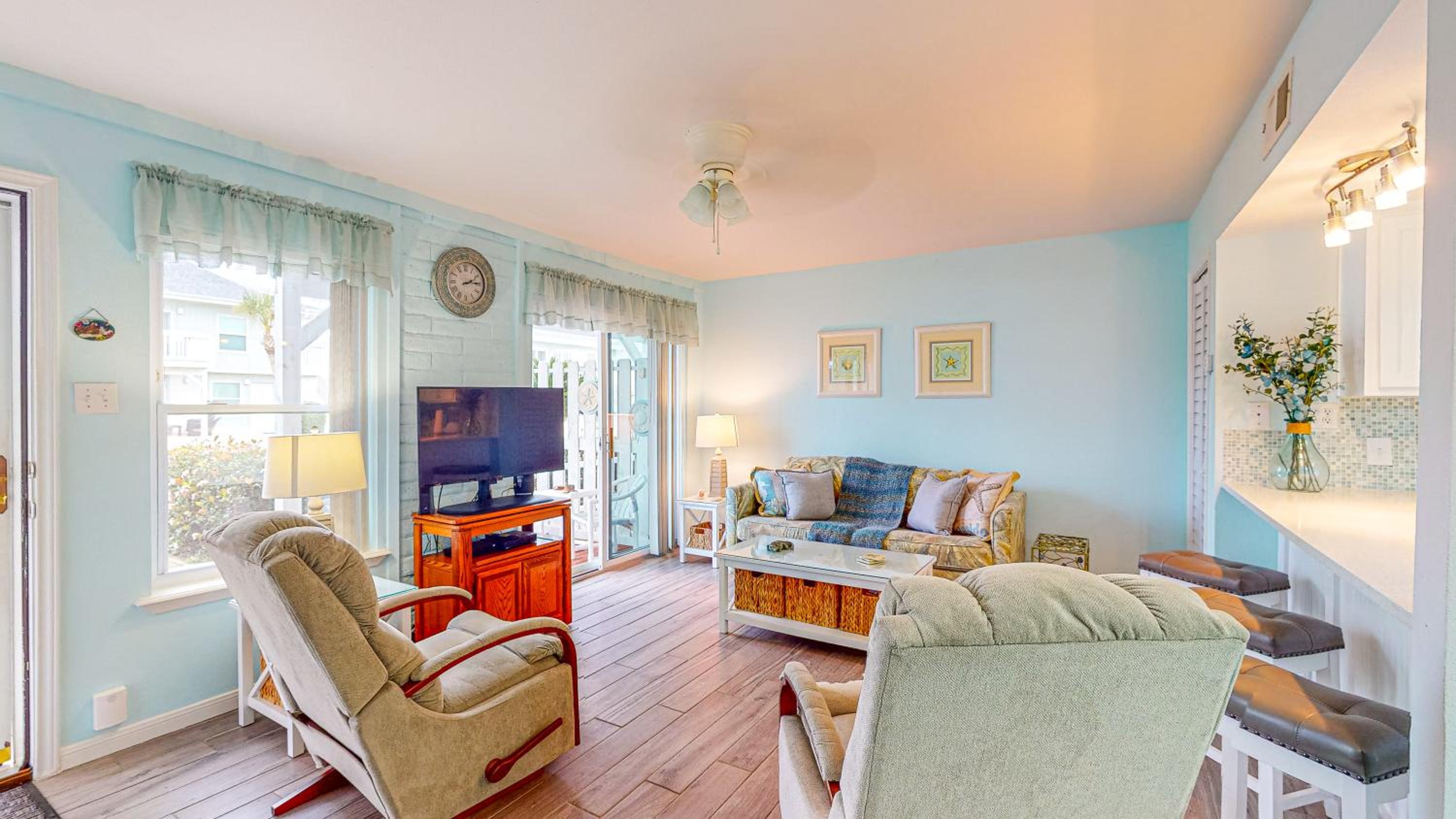 EC134 Newly Remodeled Ground Floor Condo, Boardwalk to Beach, Shared Pool and Grill view 5