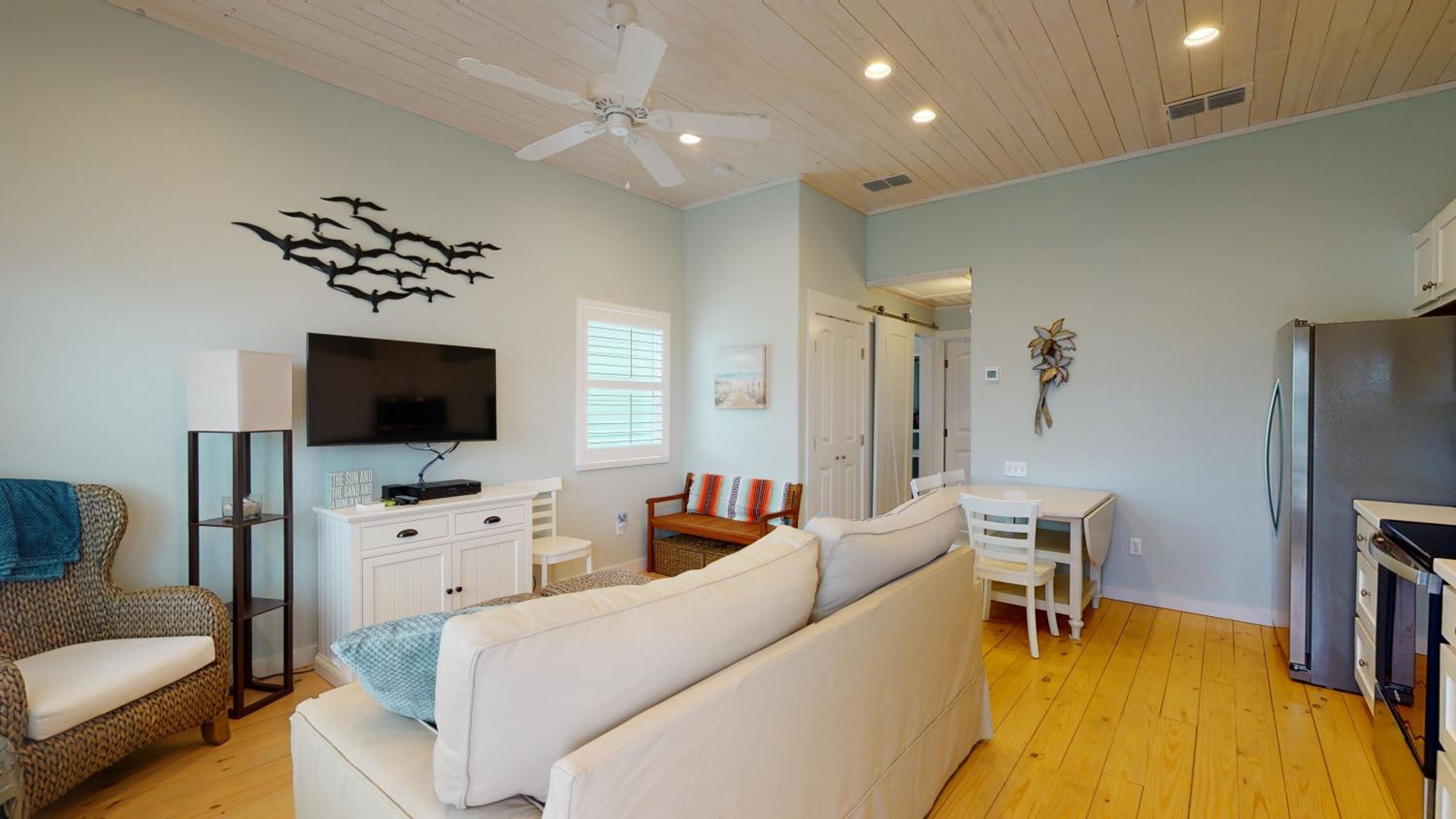 ESB02 Cozy cottage, Close to beach, Shared Pool view 3