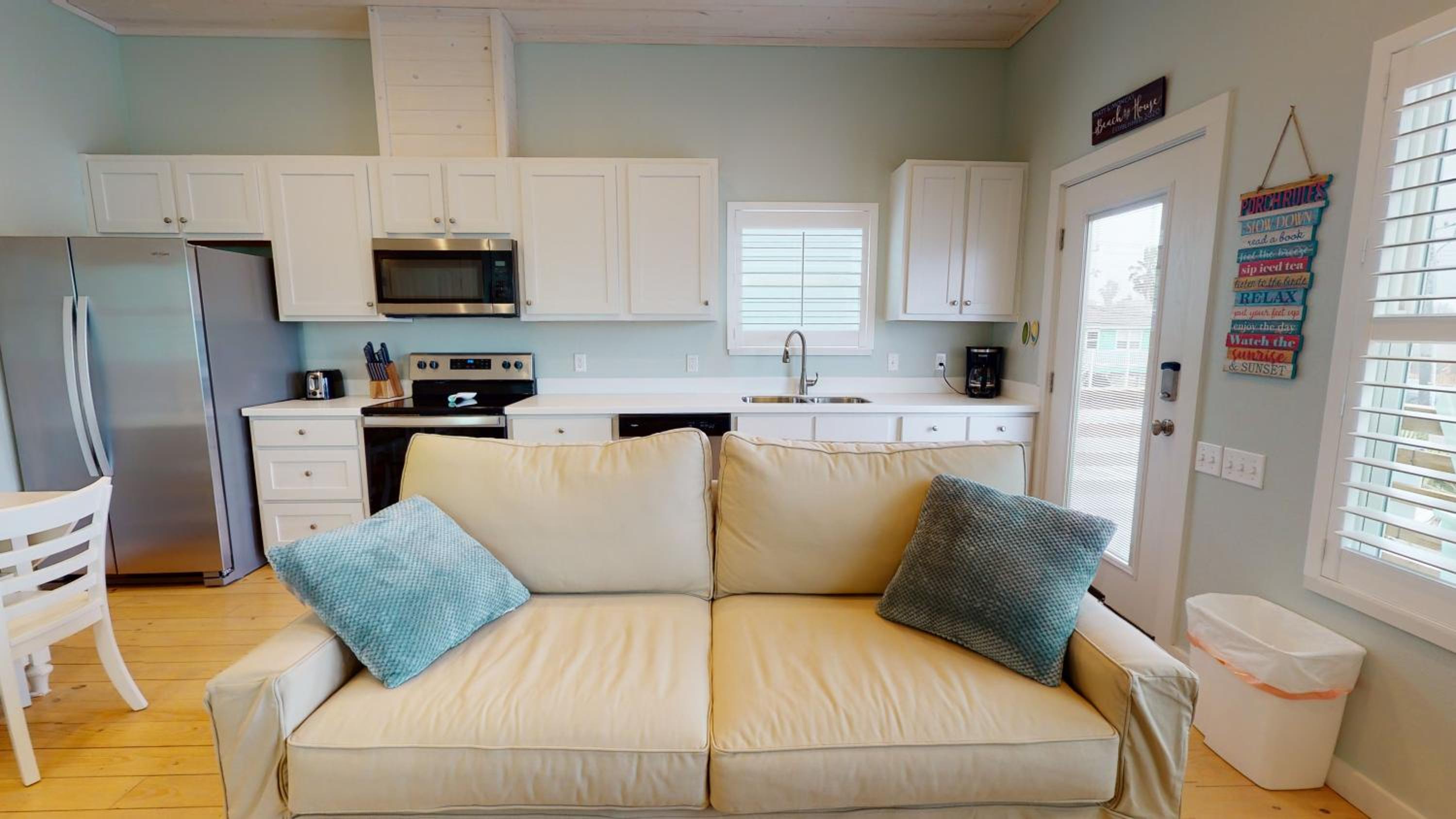 ESB02 Cozy cottage, Close to beach, Shared Pool view 5