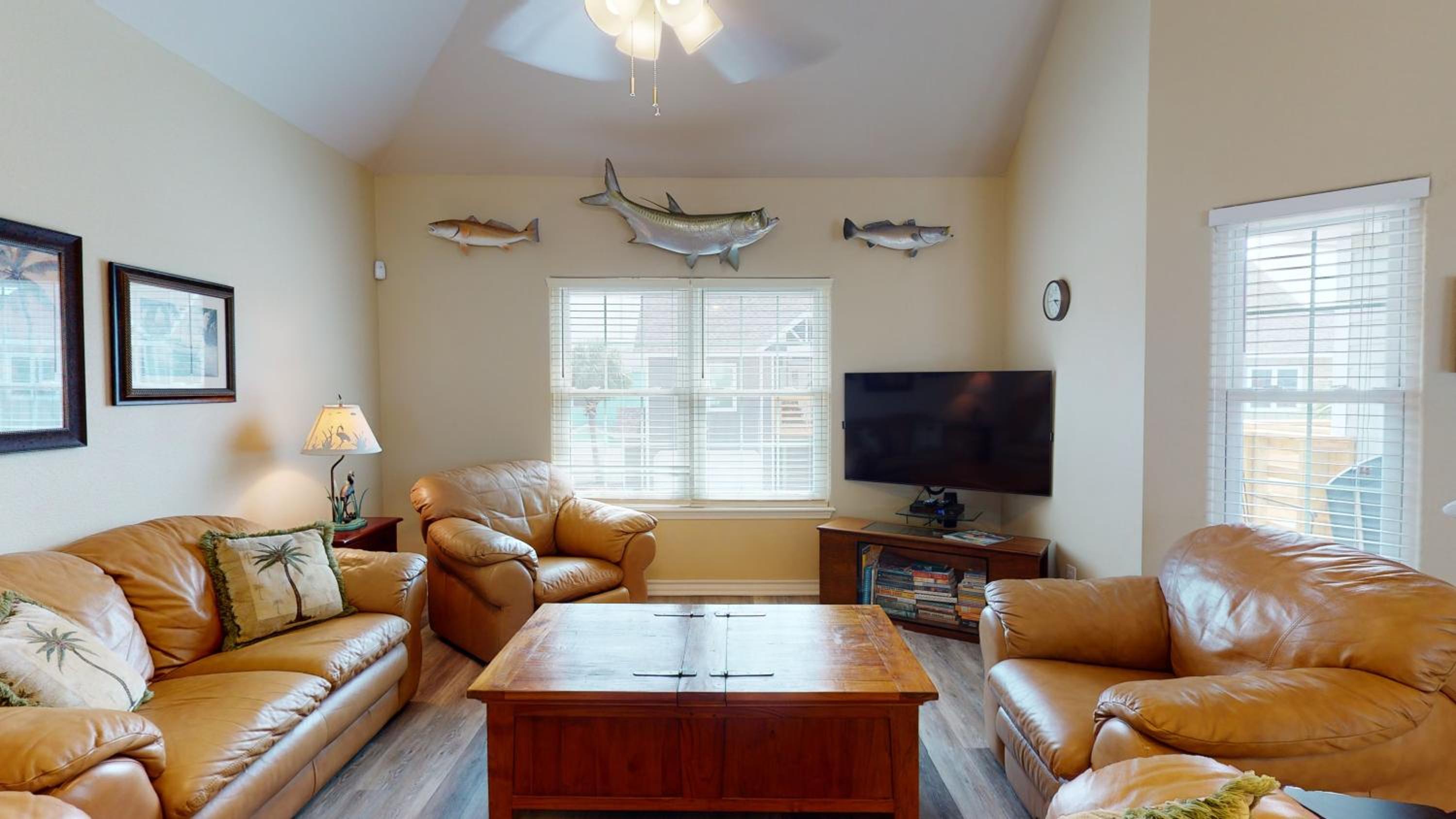 FH4 Charming 3 Bedroom Condo, Near Beach, Shared Pool view 3