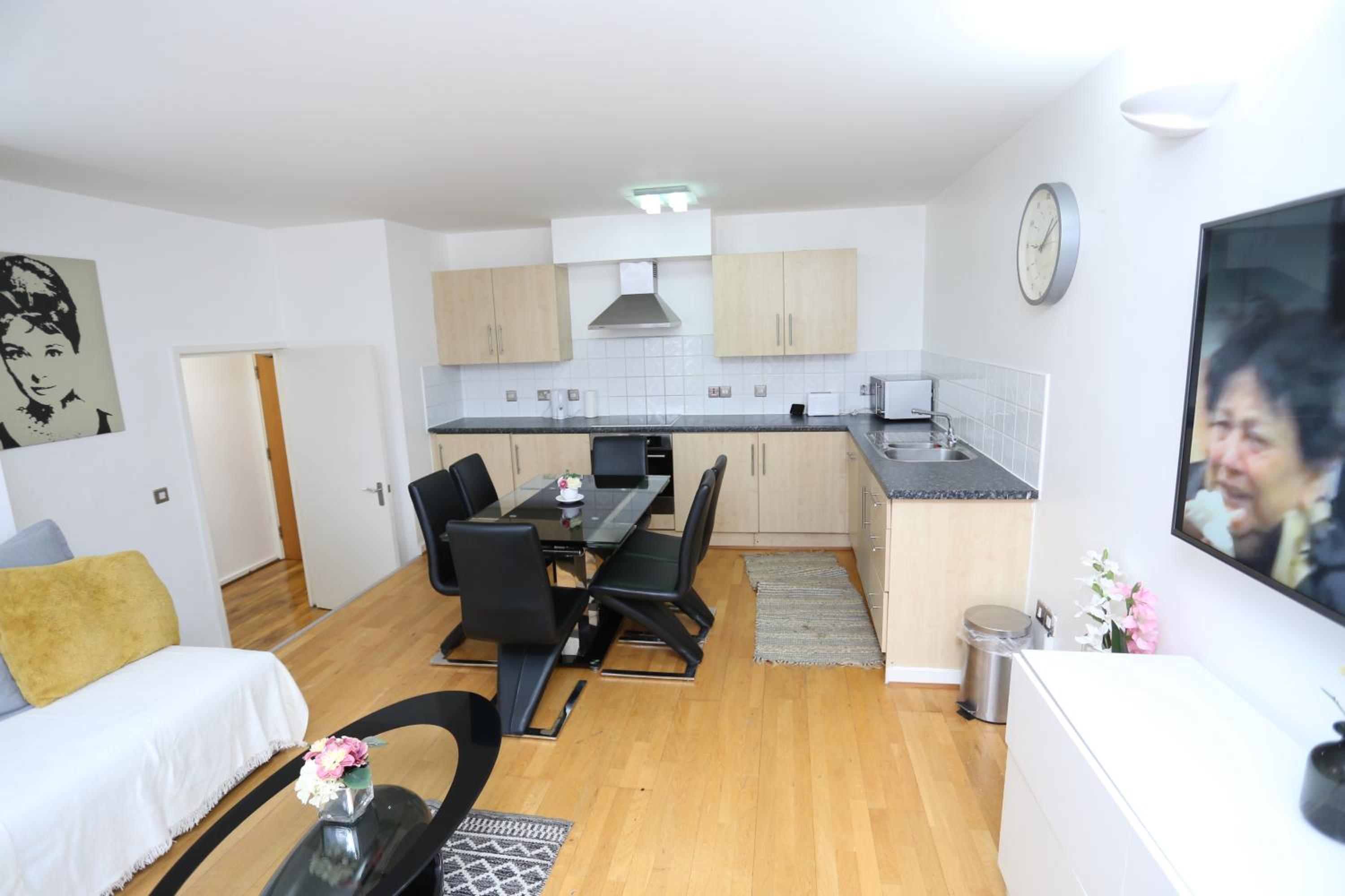 Gorgeous 2 bedroom 2 bathroom Woolwich view 5