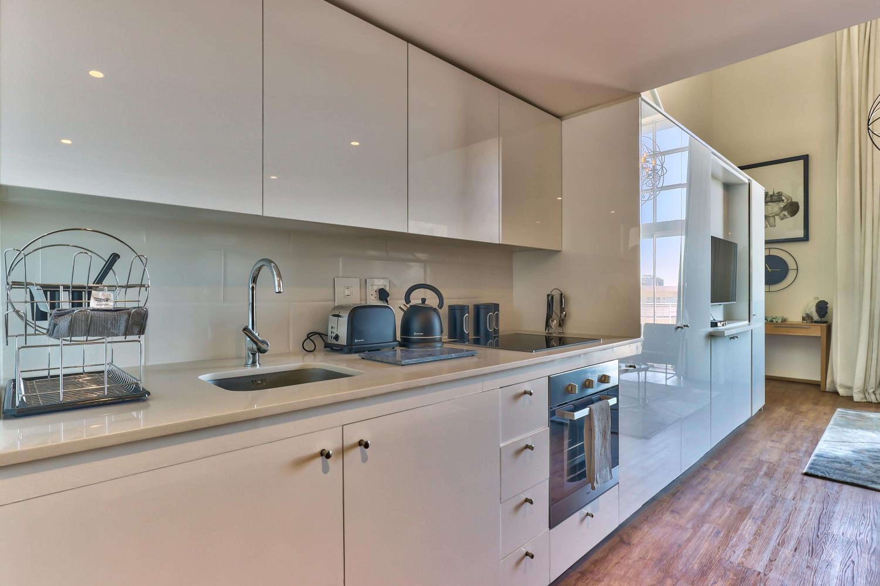 1 Bedroom Loft Apartment, border of De Waterkant and Green Point. view 2