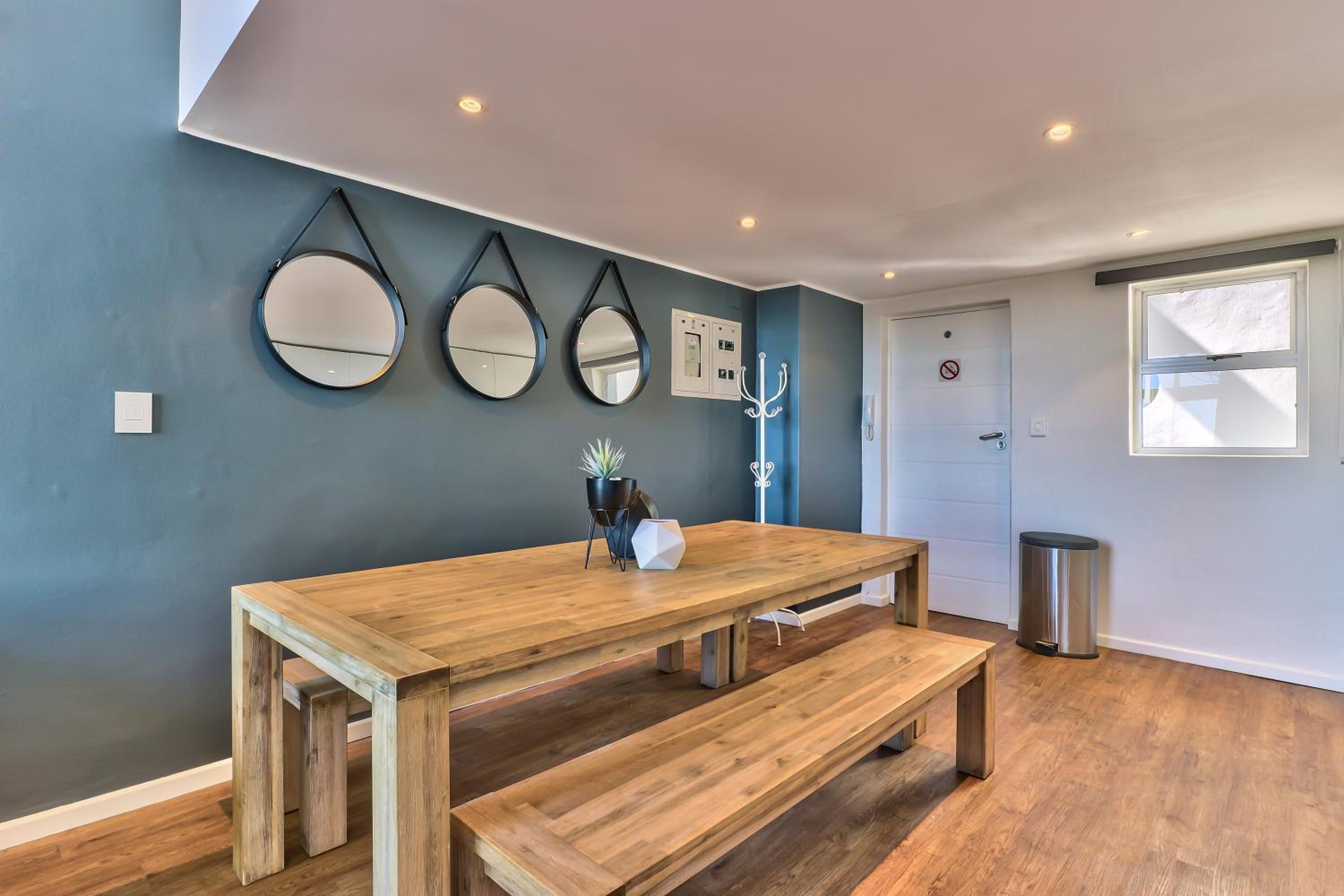 1 Bedroom Loft Apartment, border of De Waterkant and Green Point. view 5