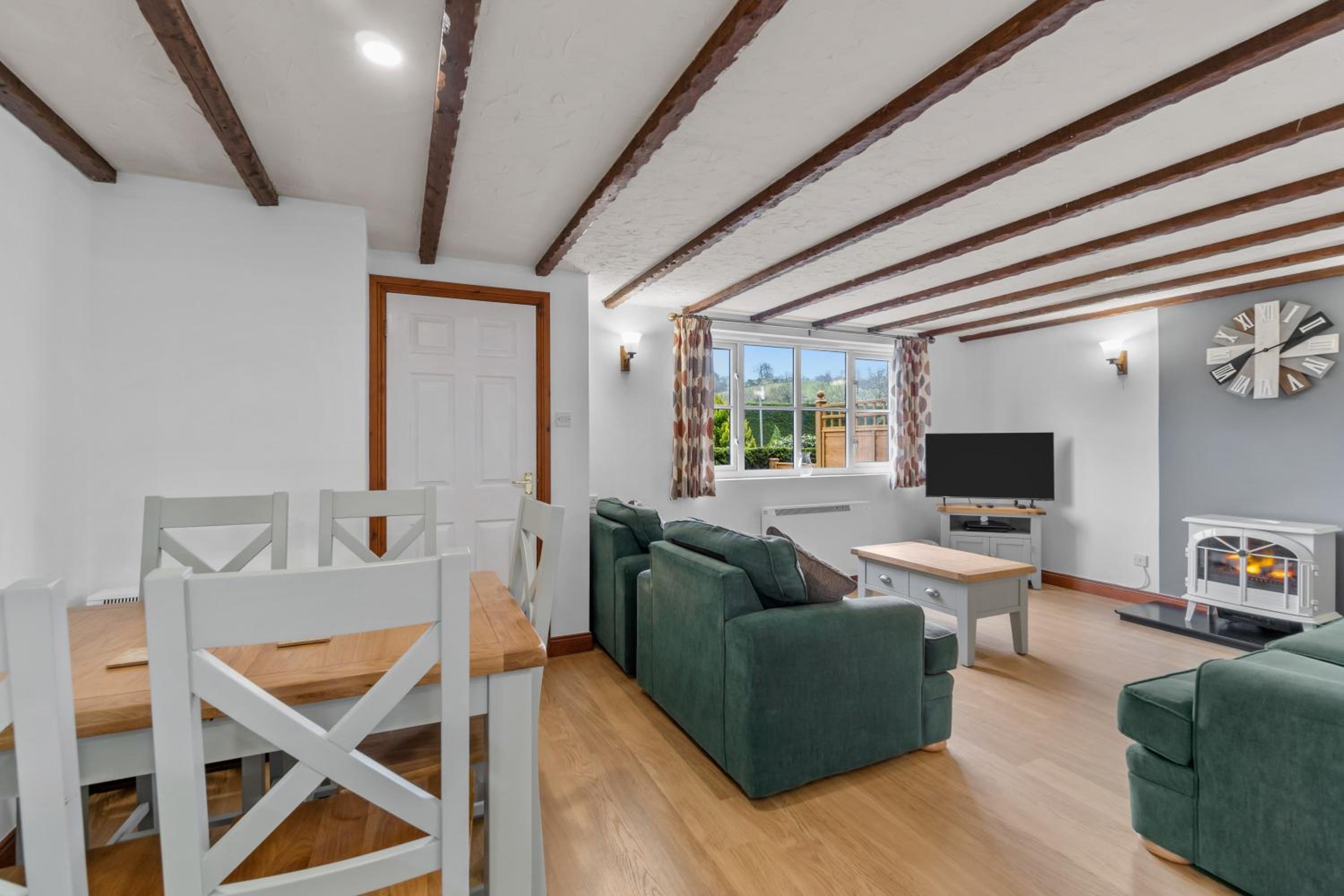 Crylla Valley Cottages - access to pool, gym, spa and more view 5