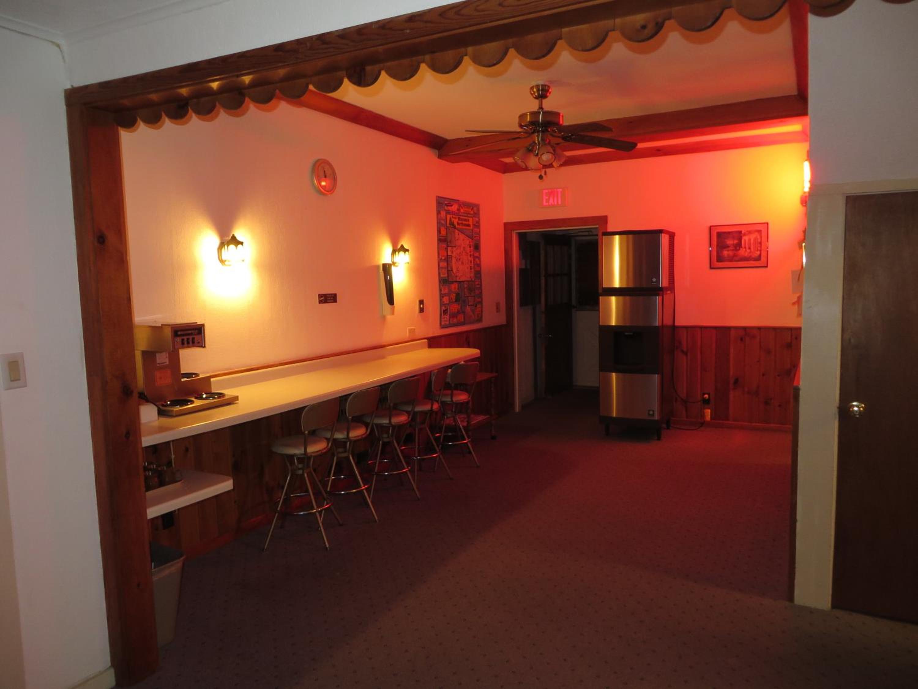 Travelers Inn Motel - Property Image 1