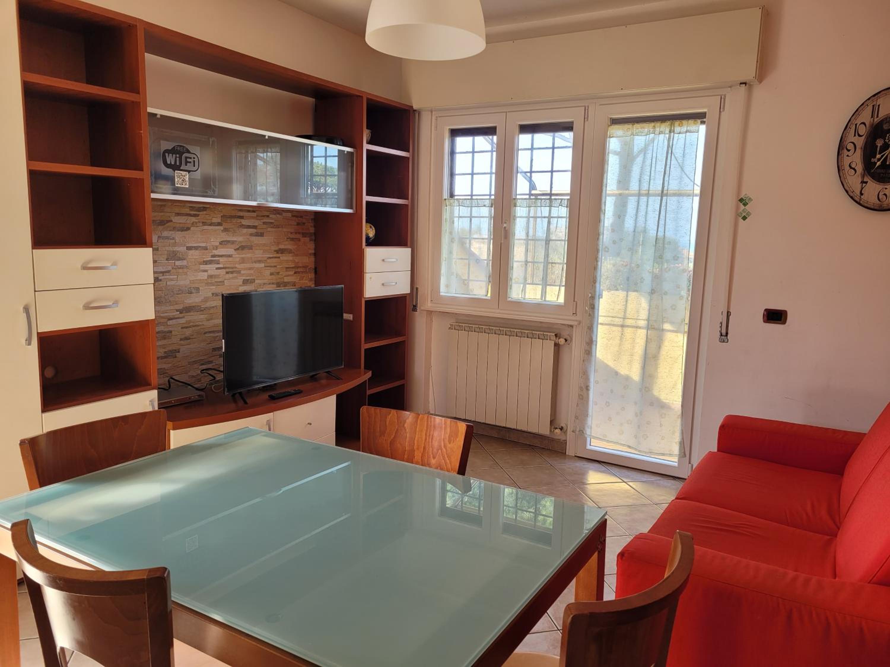 Beach House - Seaview & Roman Apartments view 3