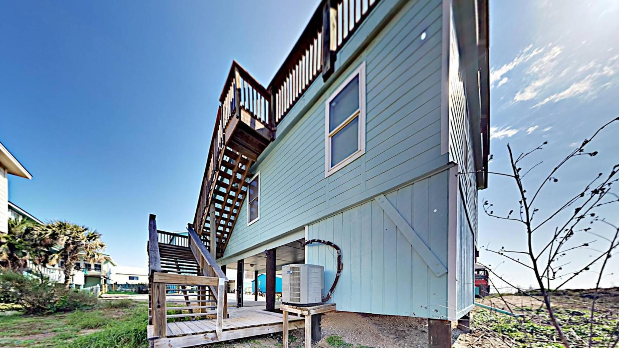 LP11 Beach House on Stilts, Ocean View from Deck, Large Master Suite, Keurig Coffee Maker view 3