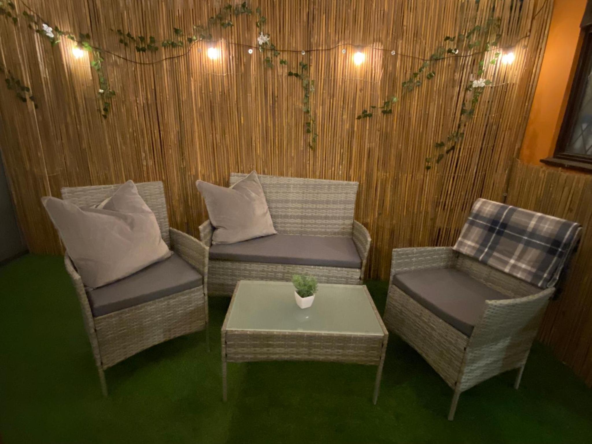 Excel 5min CUSTOM HOUSE STATION parking WIFI sleeps 6