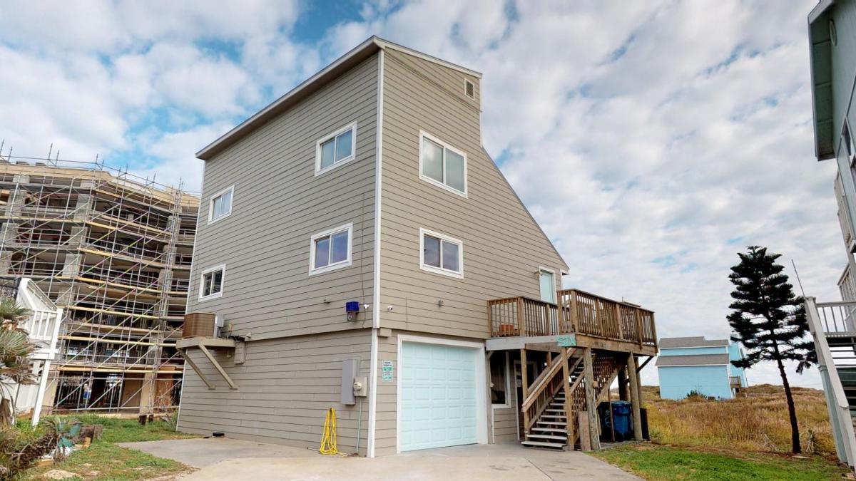 LP6 Well Appointed Home, Large Back Deck, Views of Gulf, Screened in Porch view 3