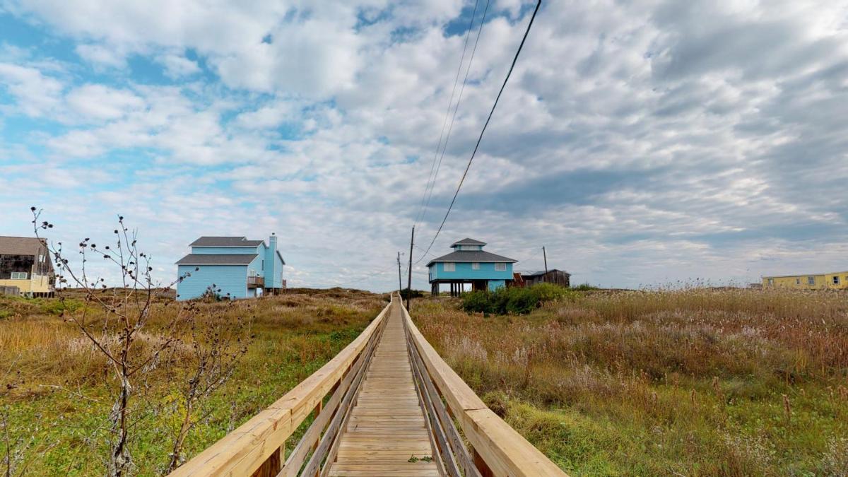 LP6 Well Appointed Home, Large Back Deck, Views of Gulf, Screened in Porch view 4