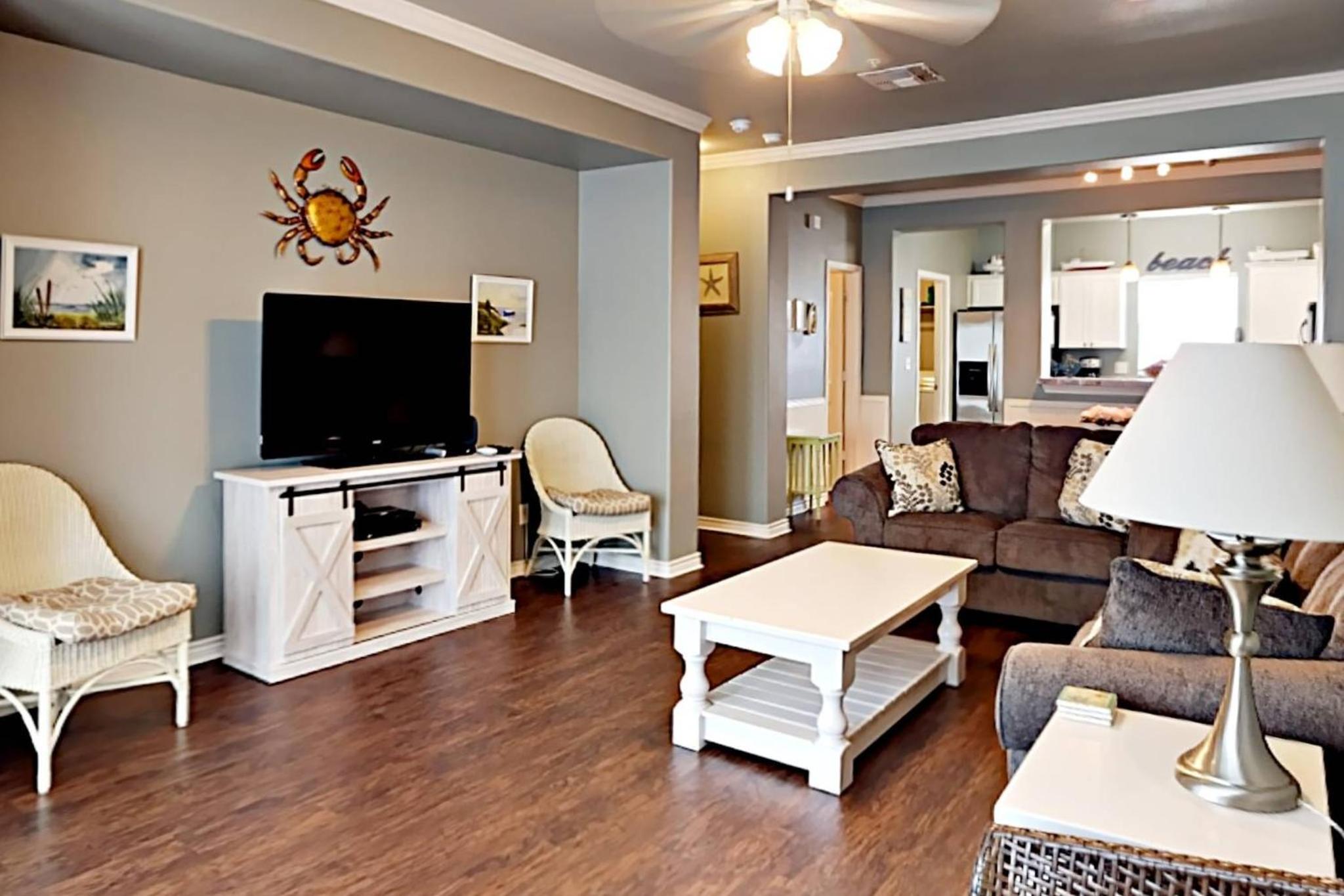 MC07 Upscale Condo, Shared Pool, Garage, Close to Beach view 3