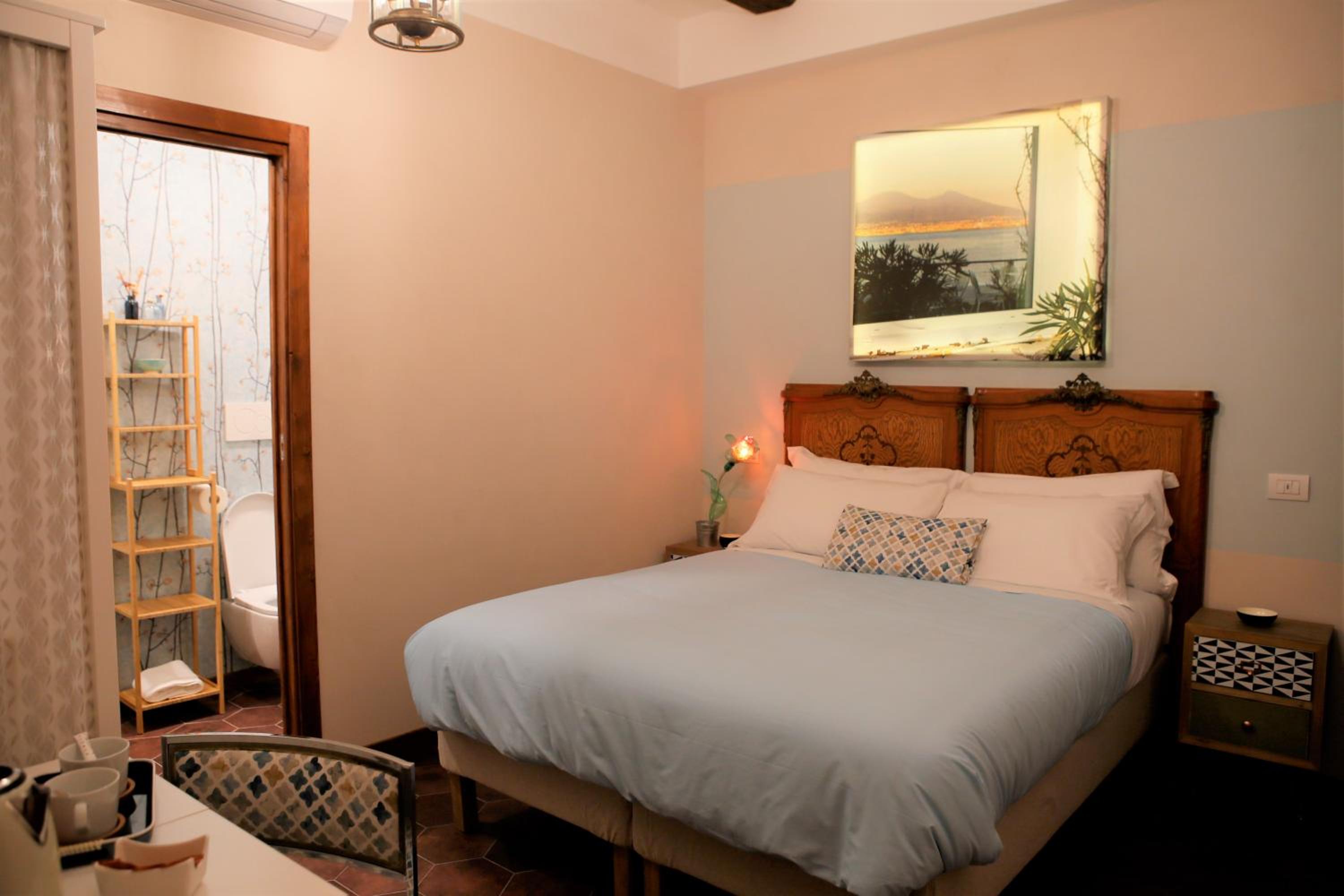 Napolicentrico en Naples — hotel room
