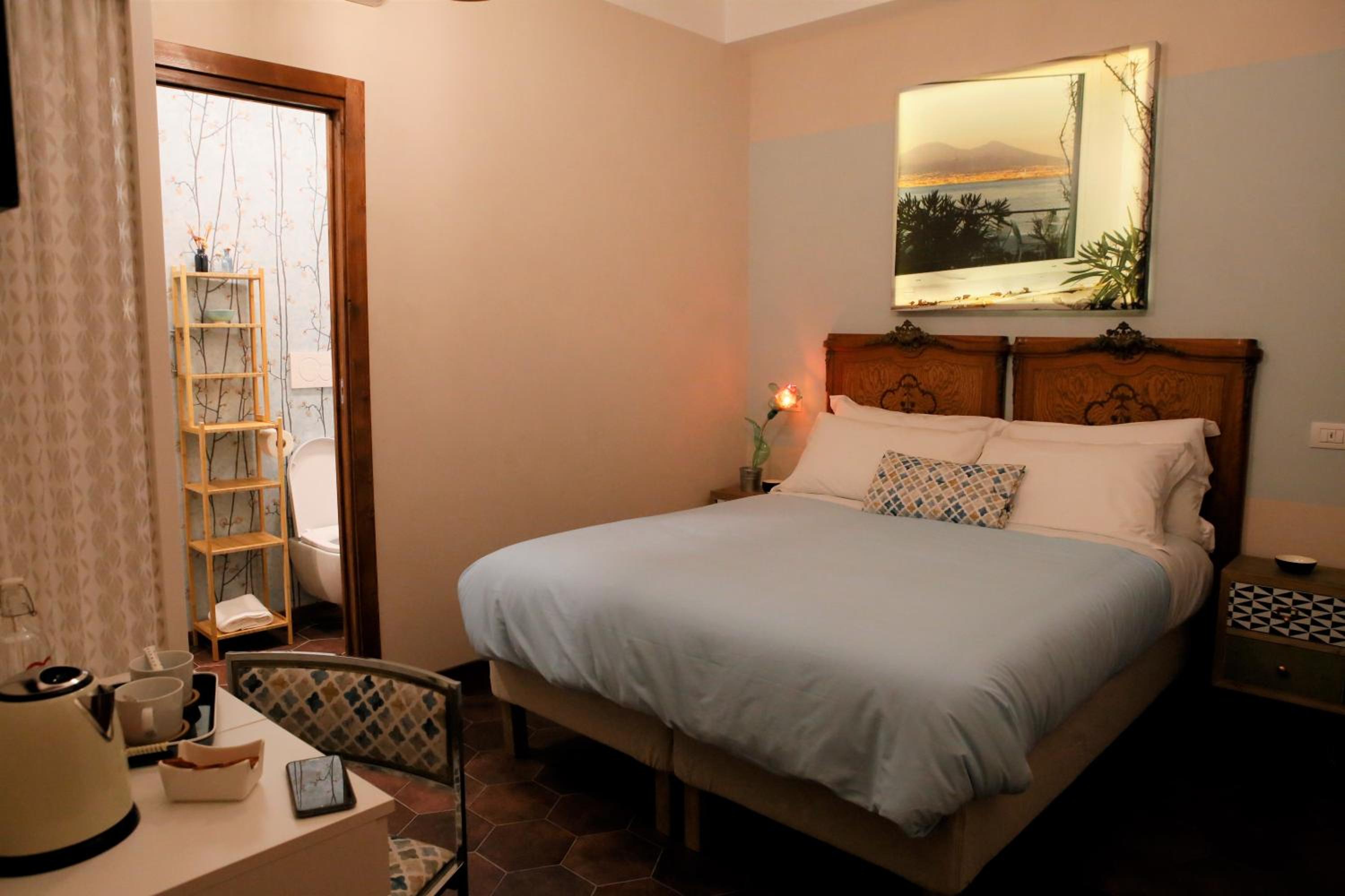 Napolicentrico en Naples — hotel room
