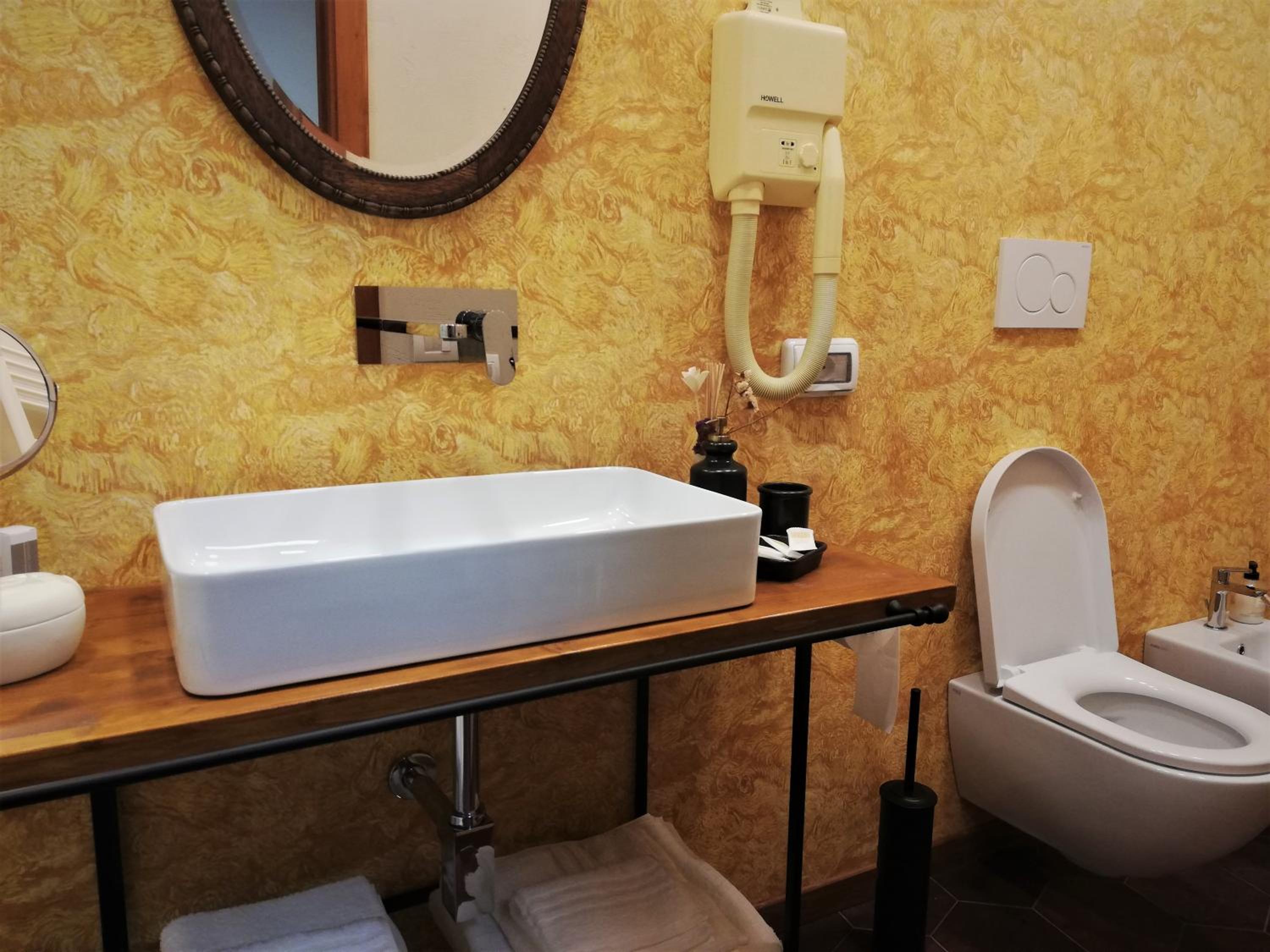 Napolicentrico en Naples — bathroom