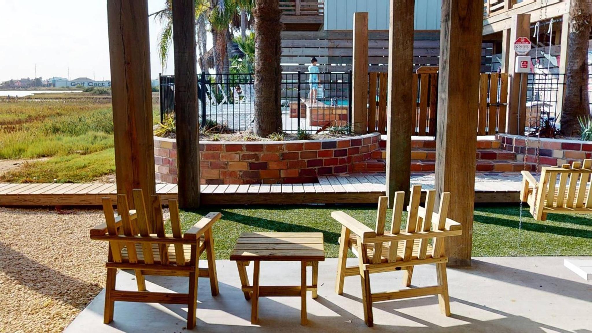 PFC1006 Spacious Home in Town, Shared Pool, Ample Parking, Near Restaurants view 2
