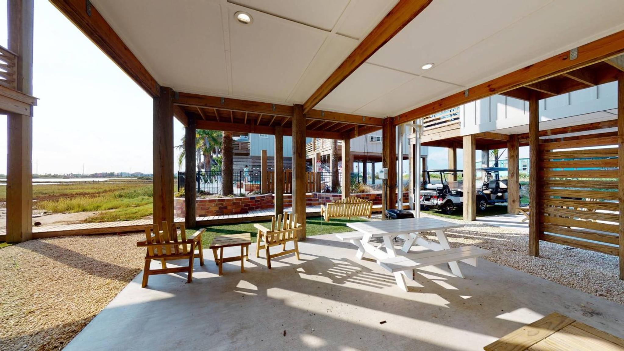 PFC1006 Spacious Home in Town, Shared Pool, Ample Parking, Near Restaurants view 4