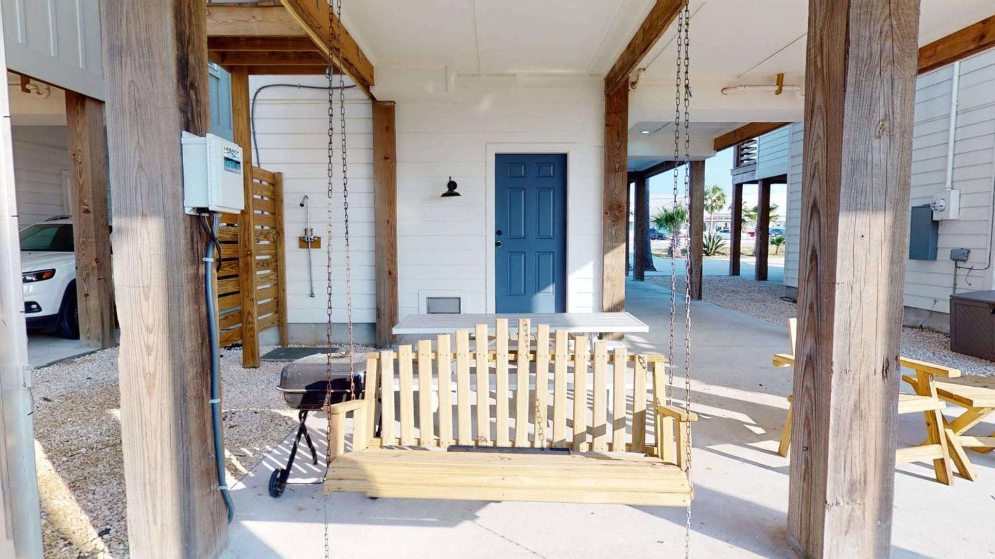 PFC1006 Spacious Home in Town, Shared Pool, Ample Parking, Near Restaurants view 3